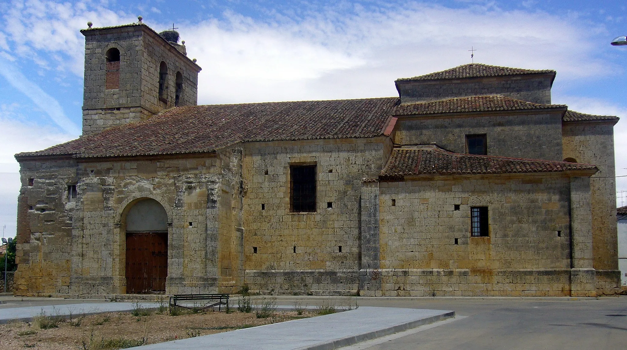 Photo showing: Church of Saint Peter in Itero de la Vega, Palencia, Castile and León, Spain.