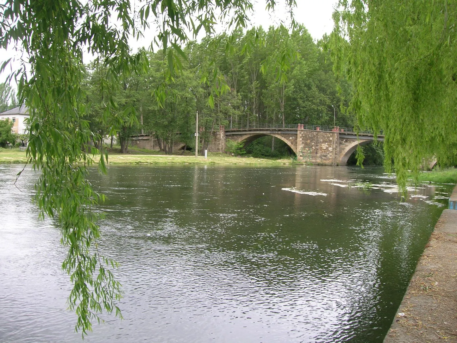 Photo showing: Puente sobre el río Cúa.
Vuela hasta esta localización.
Necesitas el programa Google Earth.

Esta foto participó en el juego En un lugar de Flickr.