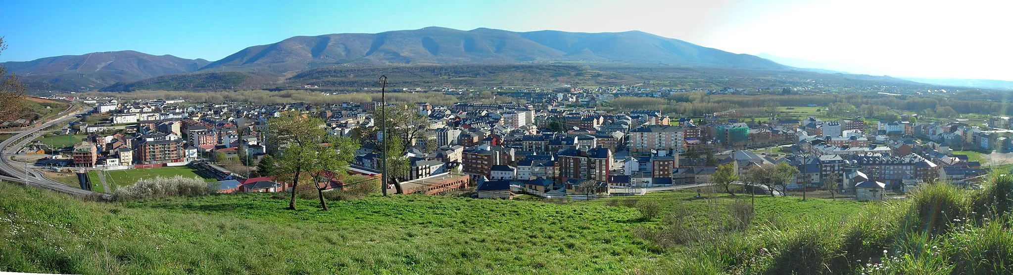 Photo showing: Panorámica de Bembibre, (León, España).