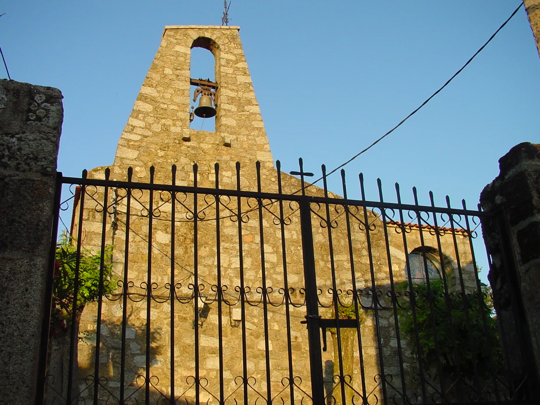 Photo showing: Vista de campanario de iglesia en Rozas de Puerto Real.