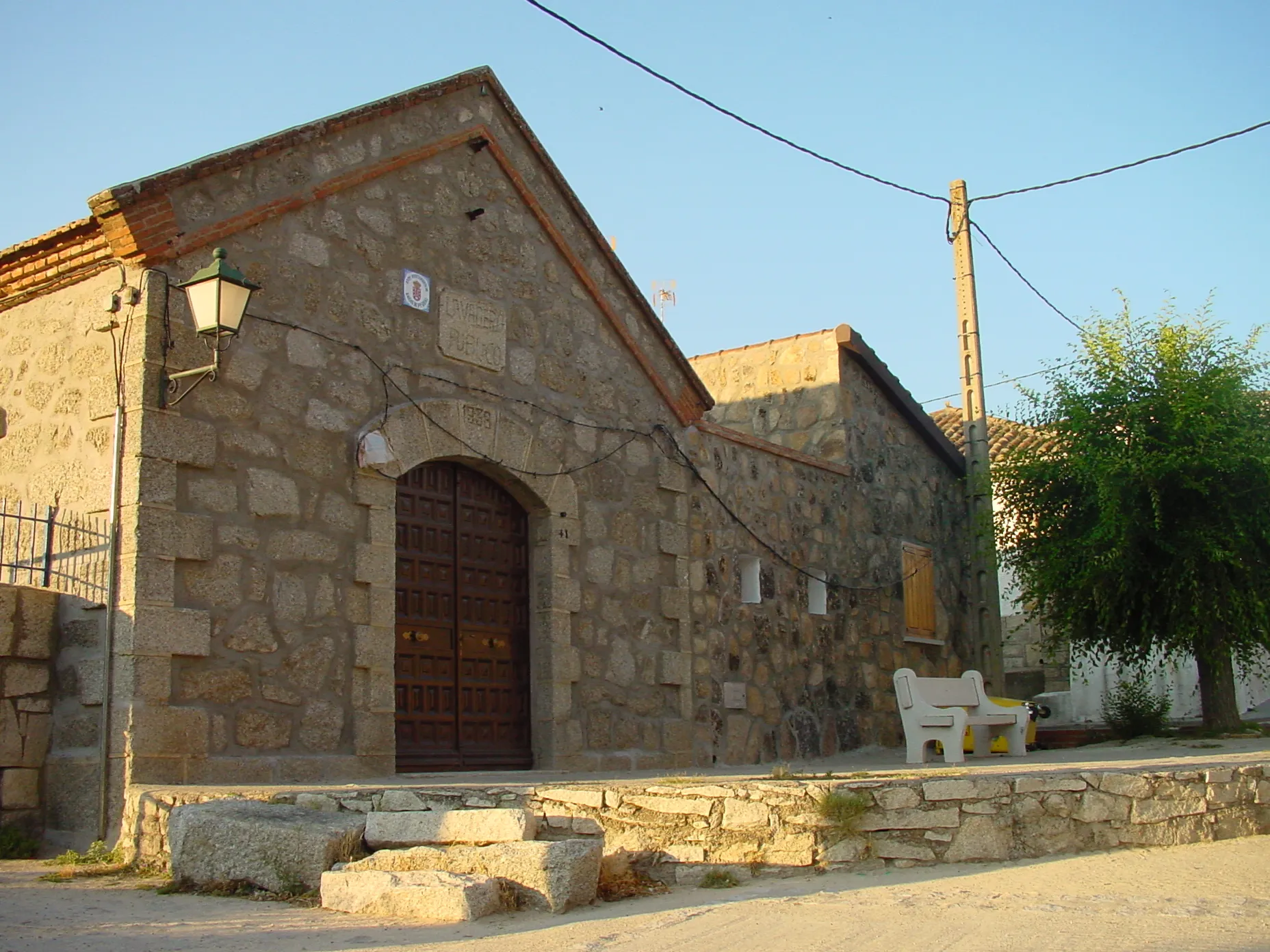 Photo showing: Lavadero público en Rozas de Puerto Real.