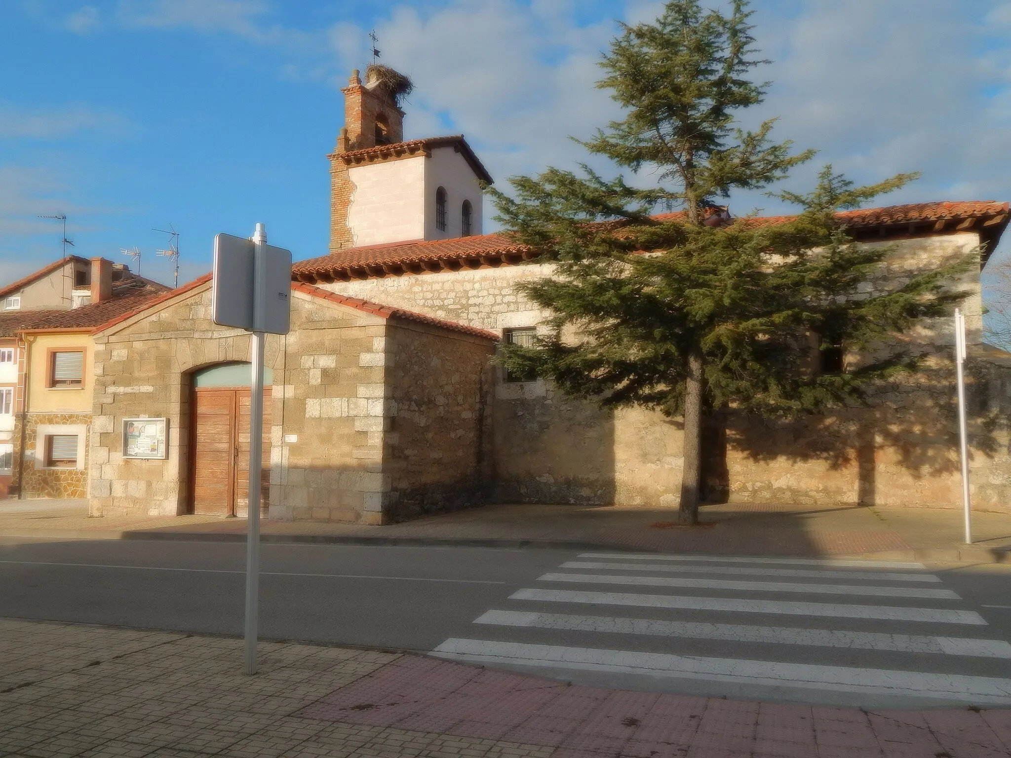 Photo showing: Fachada de la Iglesia de Castañares