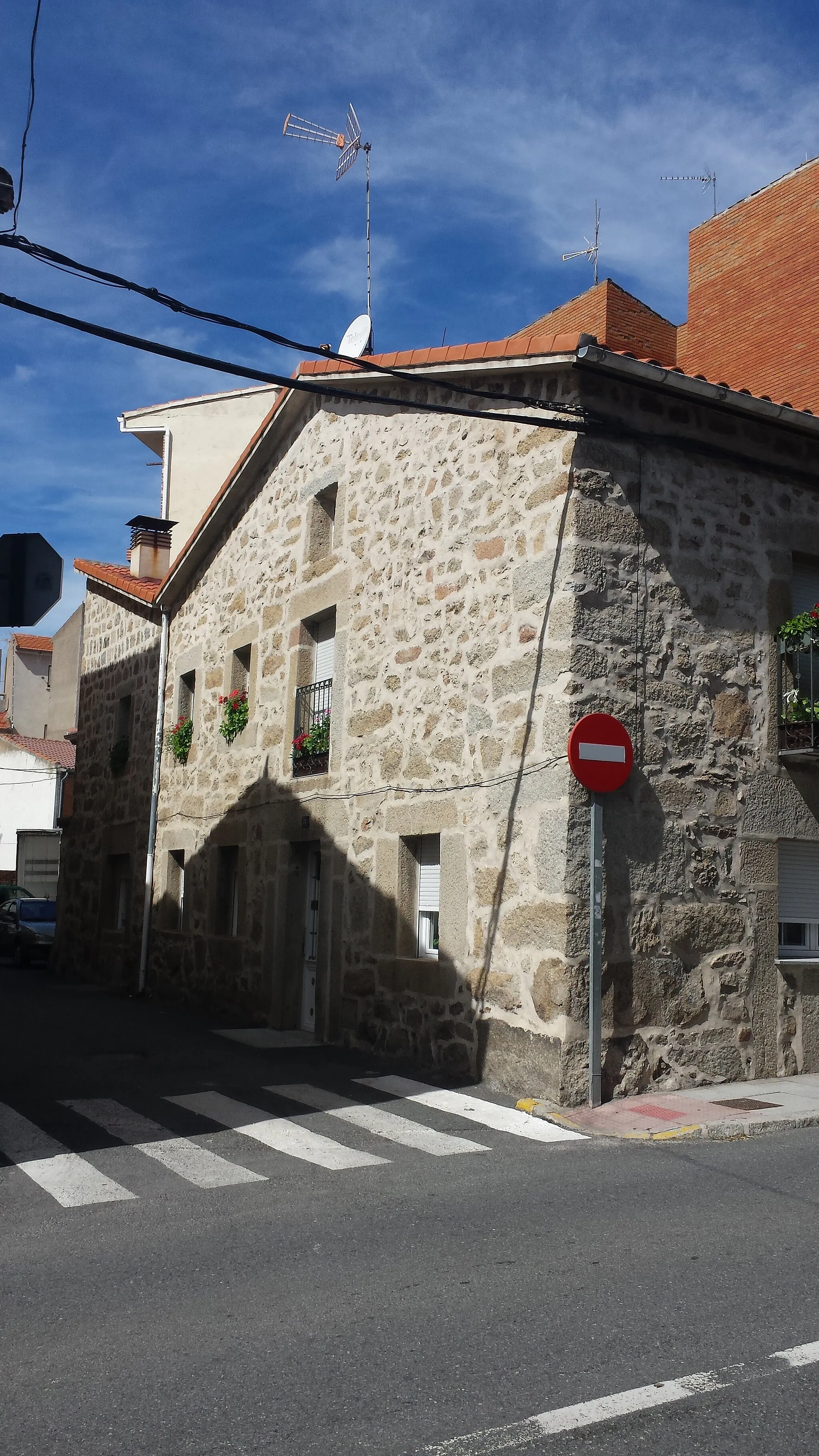 Photo showing: Casa de granitro en El Barraco, Ávila, España.