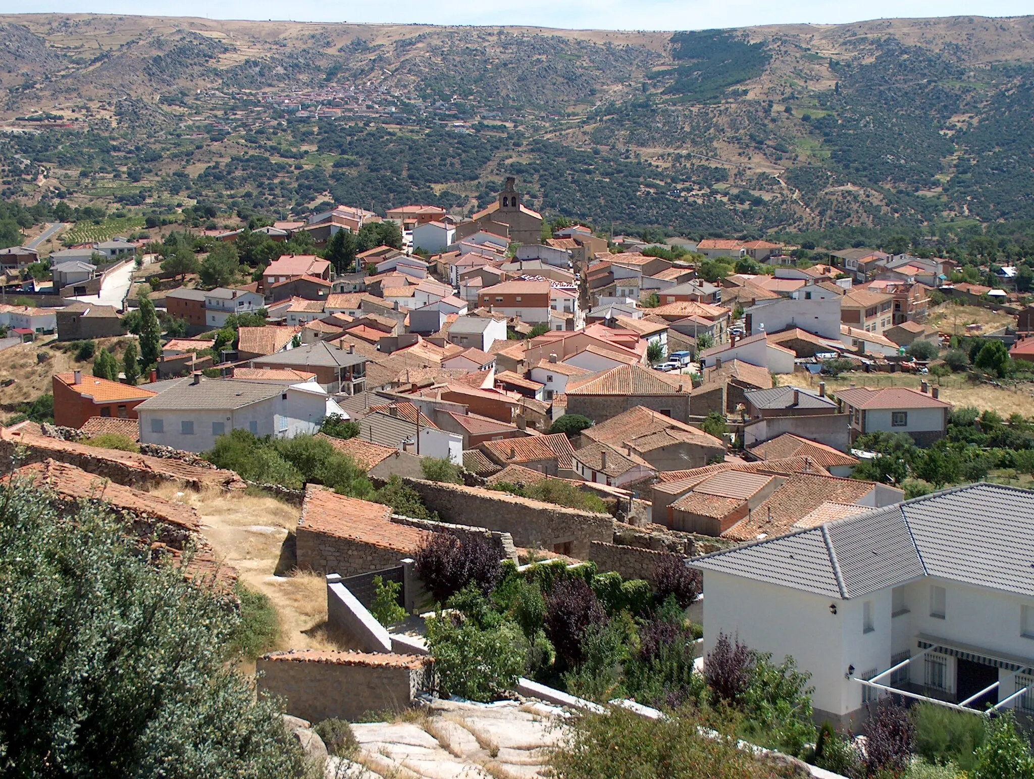 Photo showing: Santa Cruz de Pinares, un pueblo de la provincia de Ávila (Castilla y León), en España. Imagen tomada desde "la Sierra".