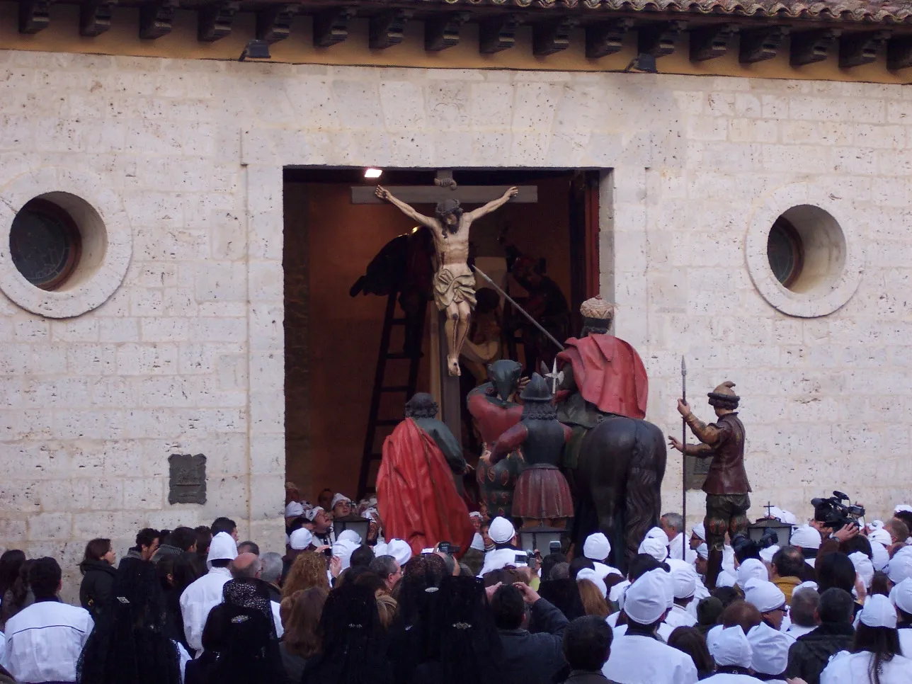 Photo showing: Paso de la Crucifixión del Señor, conocido popularmente como longinos, Hermandad del mismo nombre, Medina de Rioseco (Valladolid, España).