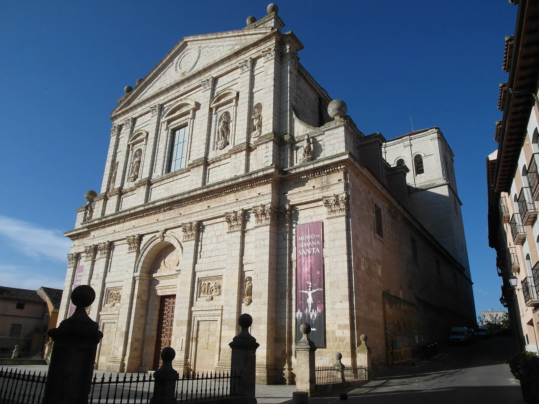 Photo showing: Iglesia de Santa Cruz, Medina de Rioseco, Valladolid.