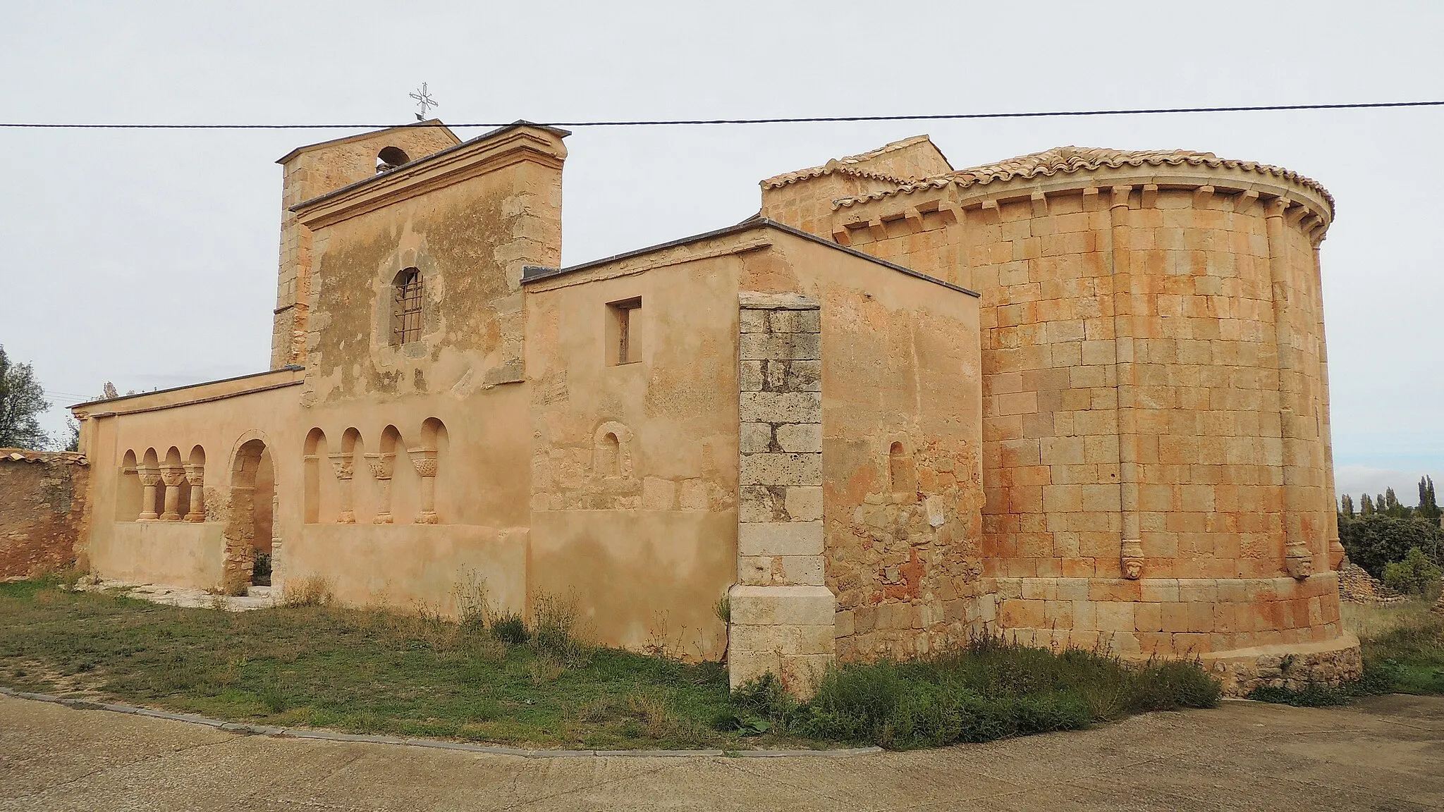 Photo showing: Iglesia de San Pedro Apóstol en Paones