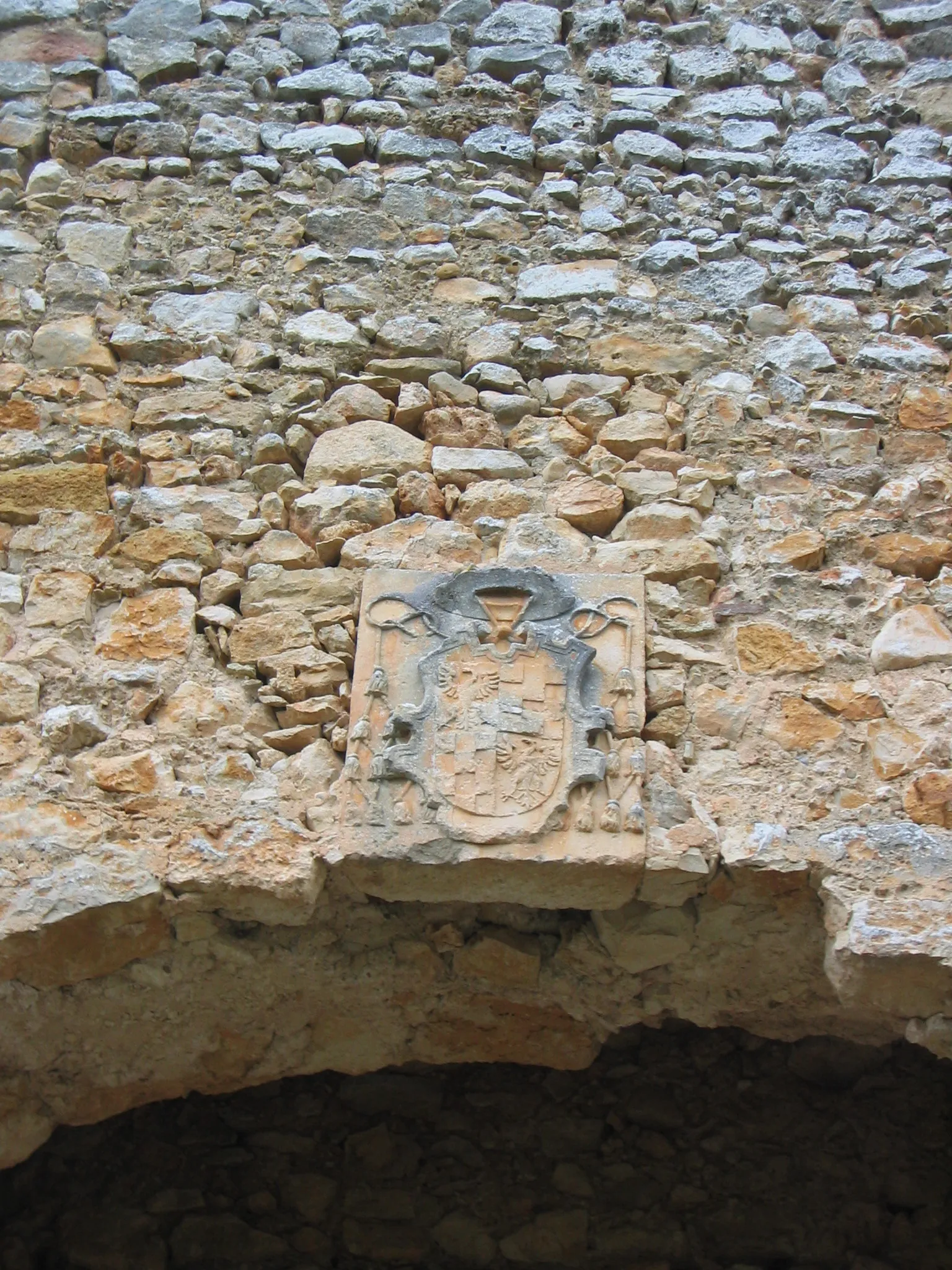 Photo showing: Detalle escudo entrada castillo de Ucero, Soria (Castilla León) (España).