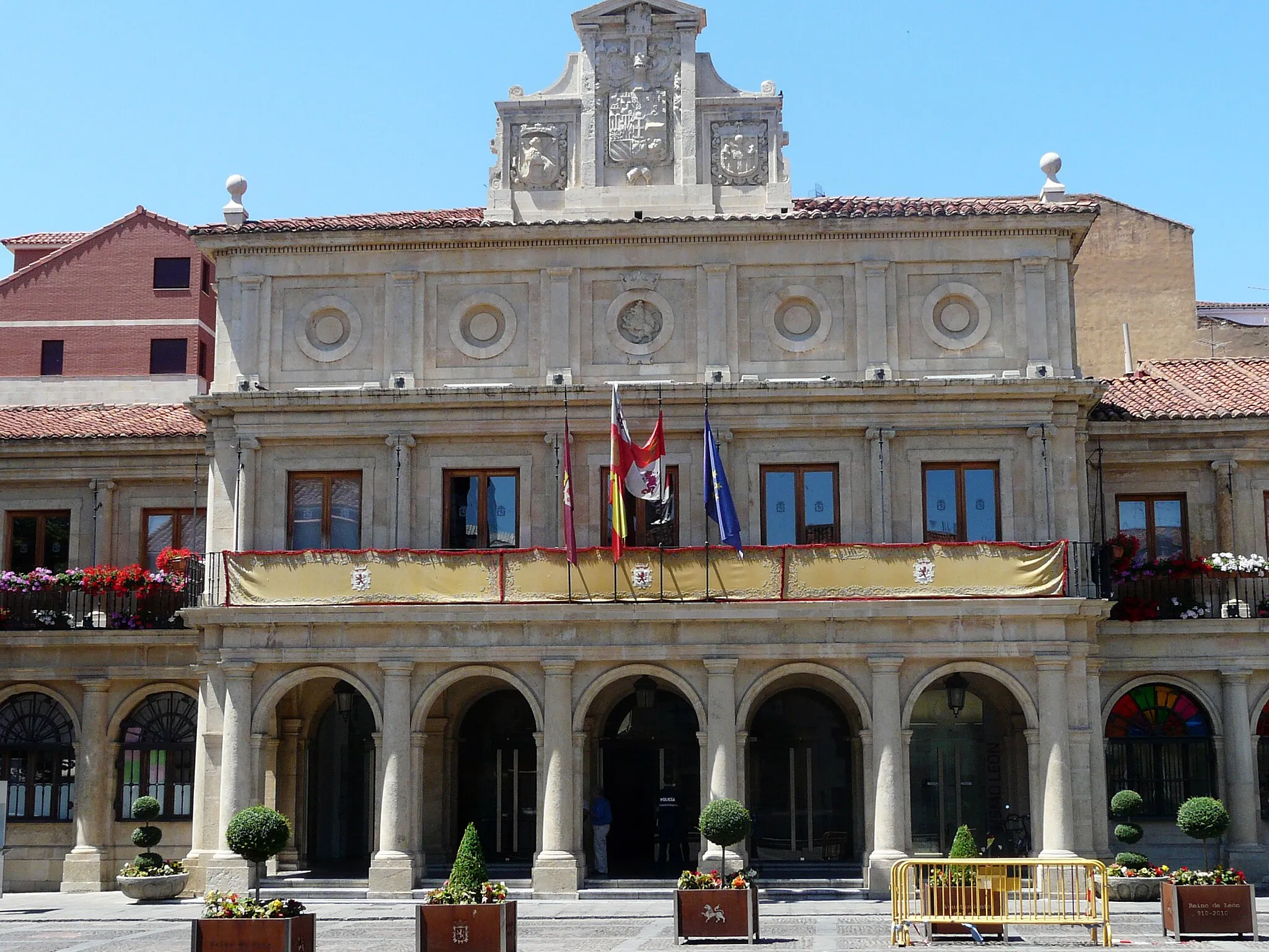 Photo showing: Antigua Casa Consistorial de León