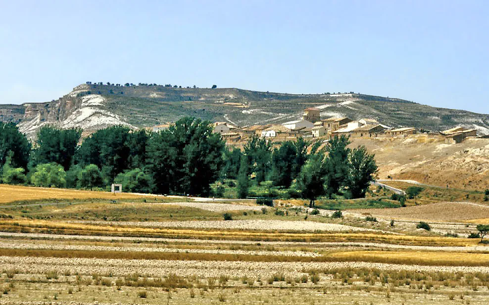 Photo showing: The village and its surroundings. Aguaviva de la Vega, Almaluez, Soria, Castile and León, Spain