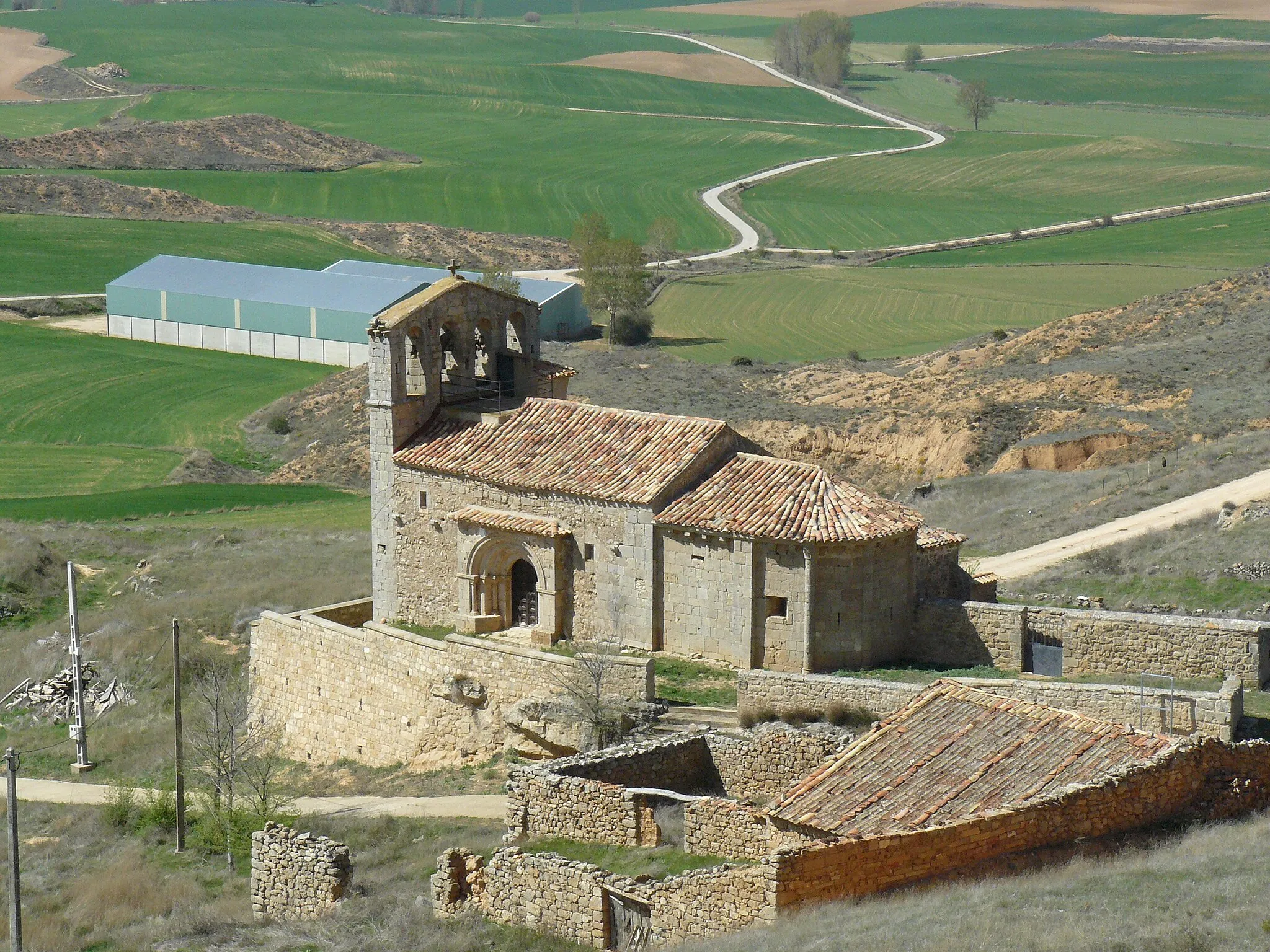 Photo showing: View of the romanesque church of San Pedro Apóstol at Perdices, Soria.