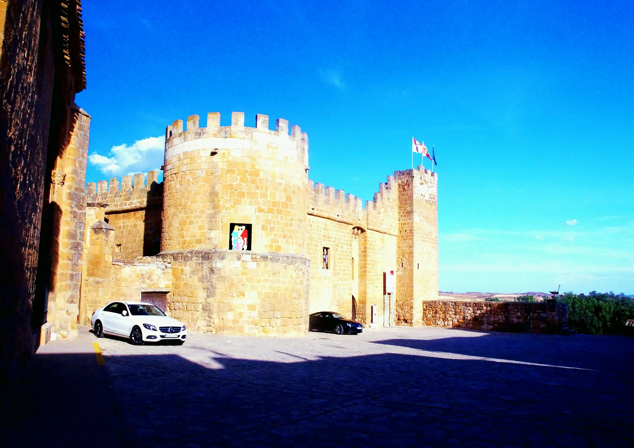 Photo showing: El Castillo-Palacio de Monteagudo de las Vicarías es un fortaleza medieval ubicada en la localidad española de igual nombre, en la provincia de Soria.
Fue construido por la familia Hurtado de Mendoza (siglos XV-XVI).Su estilo es gótico renacentista.