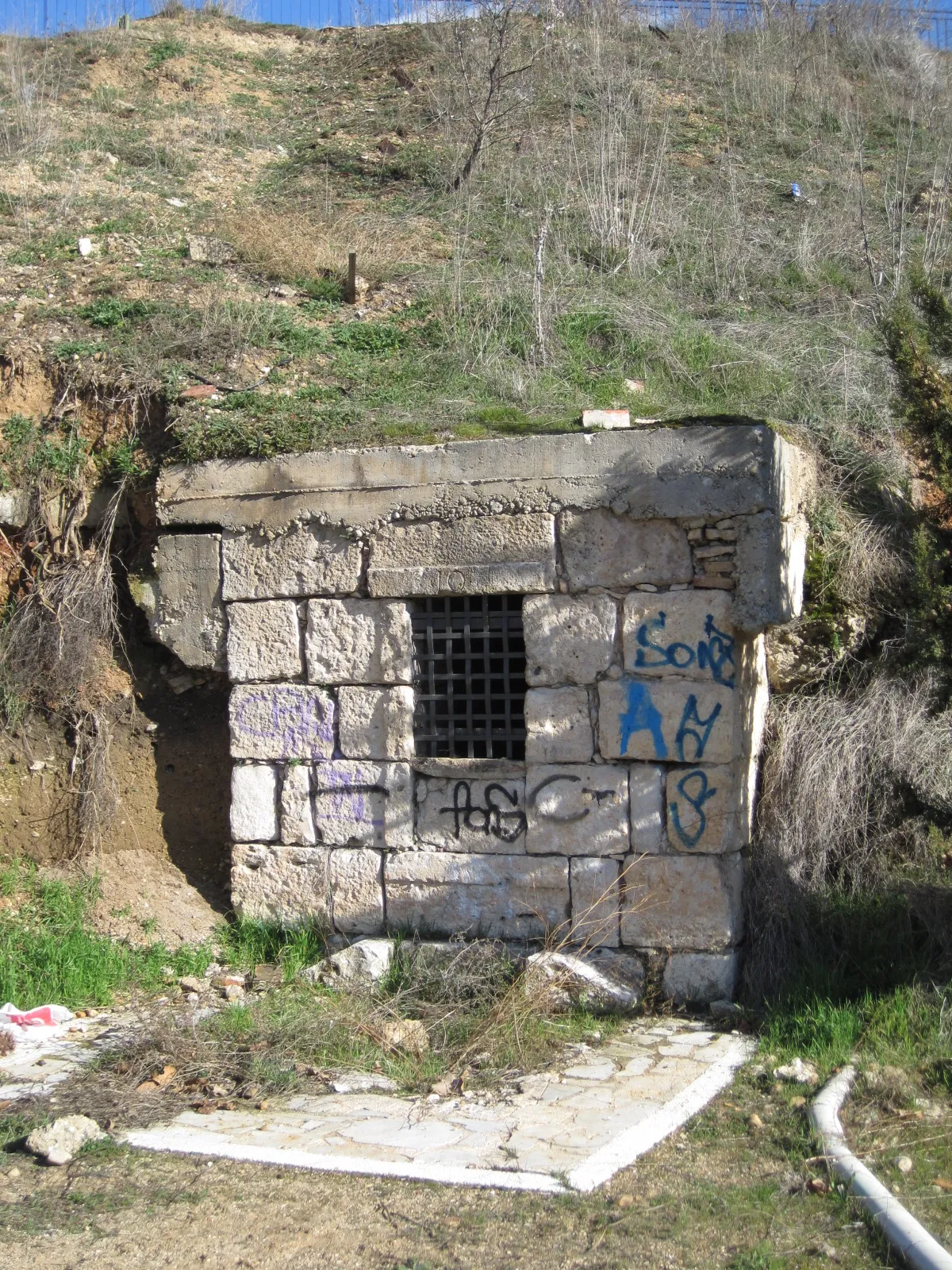 Photo showing: Arca Real número 10 de la conducción que, construida a finales del siglo XVI, abastecía de agua a Valladolid (España).