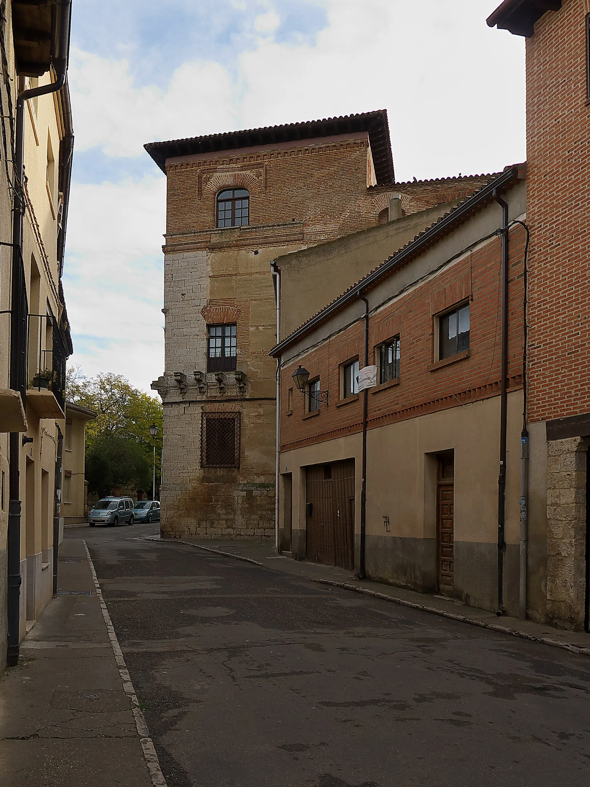 Photo showing: Fachada lateral. Palacio de Francisco Enríquez de Almansa e Isabel de Ulloa y Castilla, Marqueses de Alcañices. Posibles trazas del famoso Luis de Vega (h. 1530).