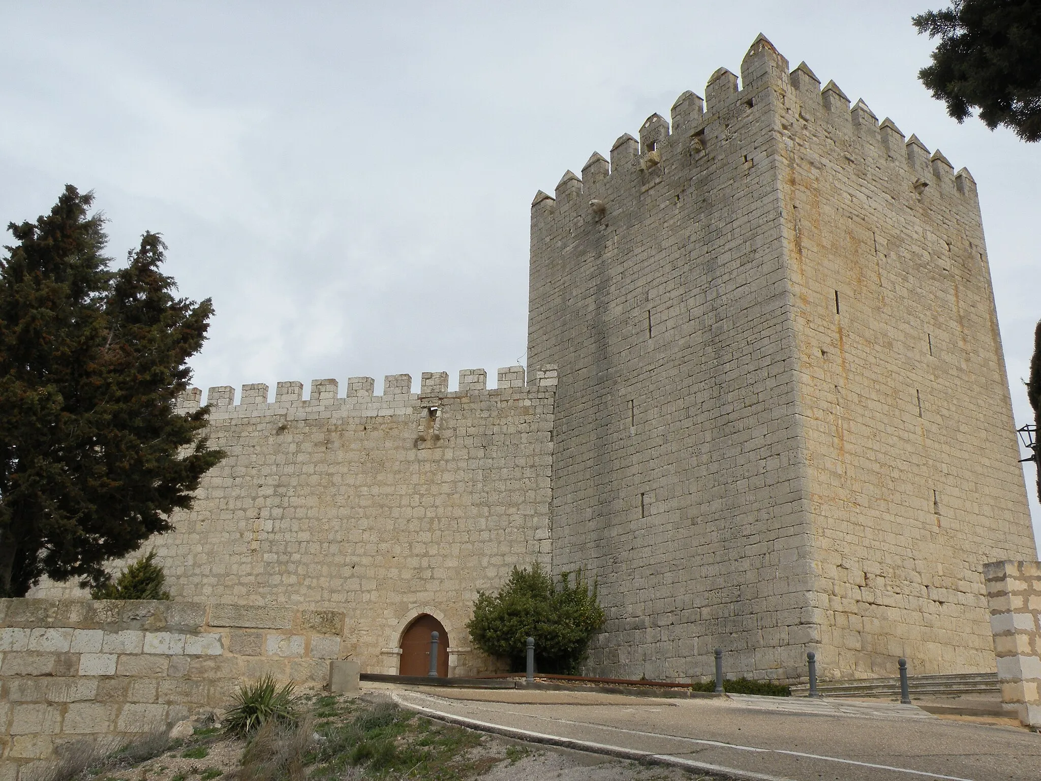 Photo showing: Castle of Monzón de Campos, Palencia, Spain