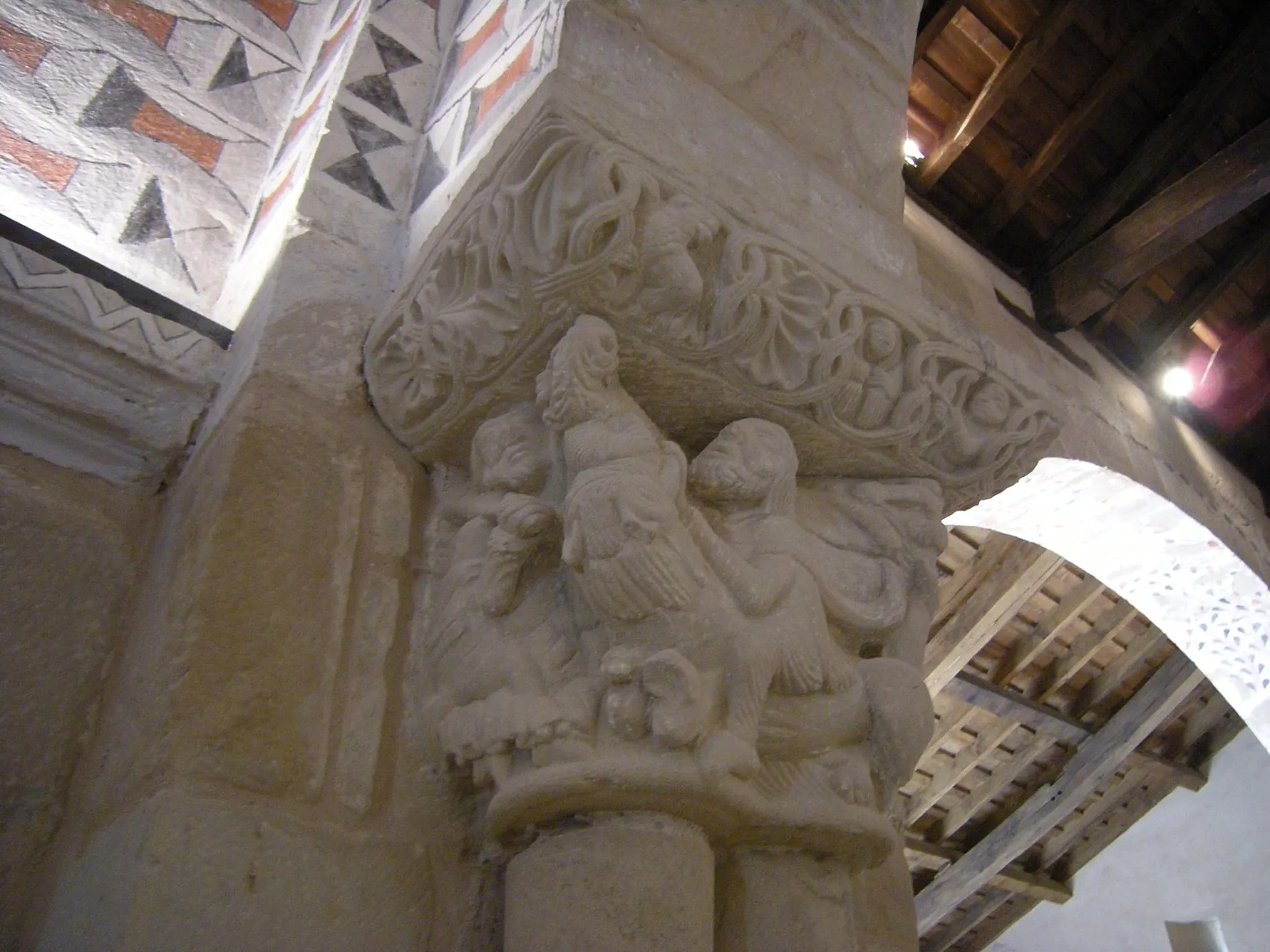 Photo showing: Capitel del arco triunfal que nos muestra un personaje interpretado como Sansón, que cabalga y desquijara a un león.

Esta foto participó en el juego En otro lugar de Flickr.