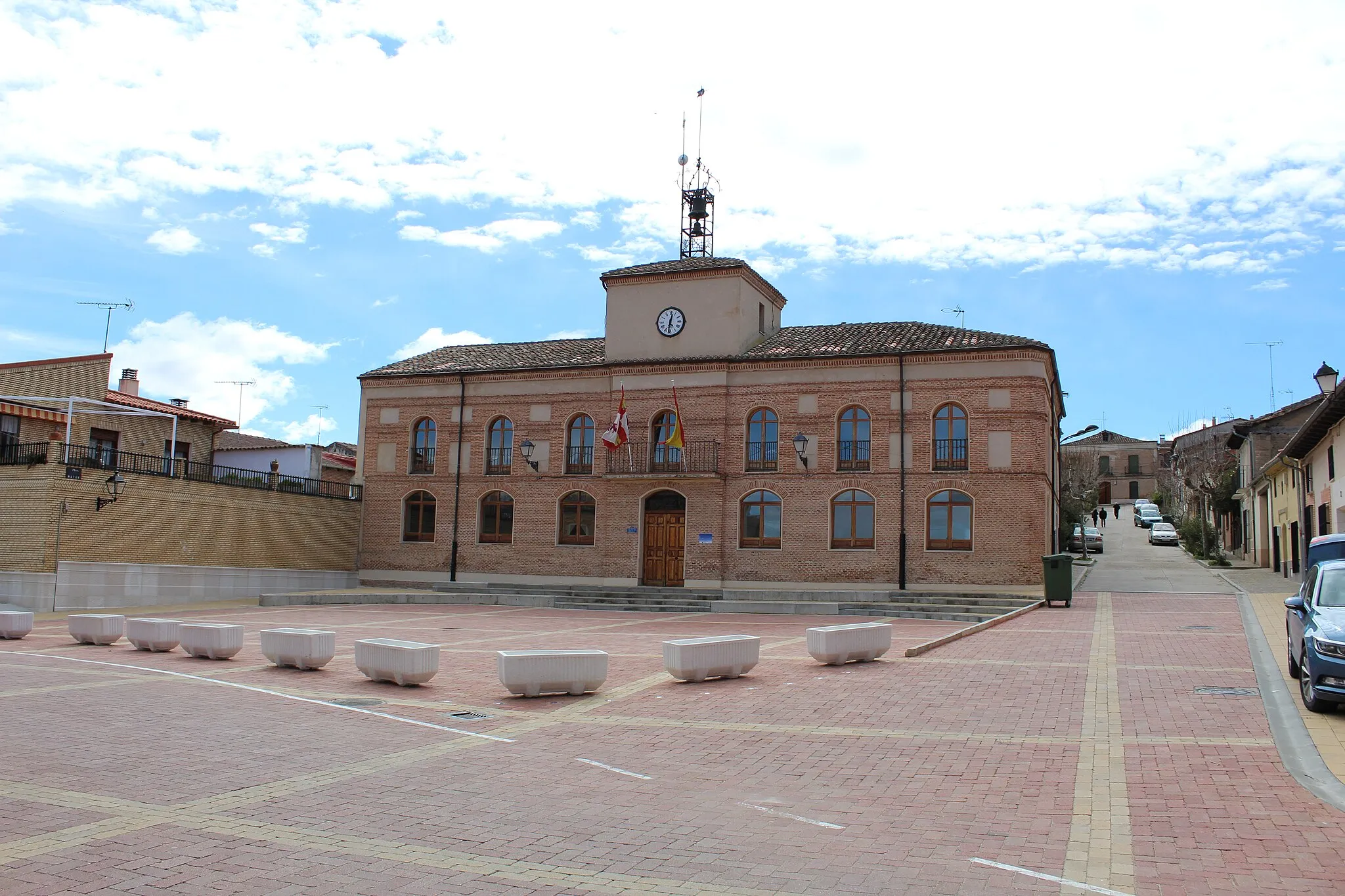 Photo showing: Ayuntamiento y Plaza Mayor de Pollos