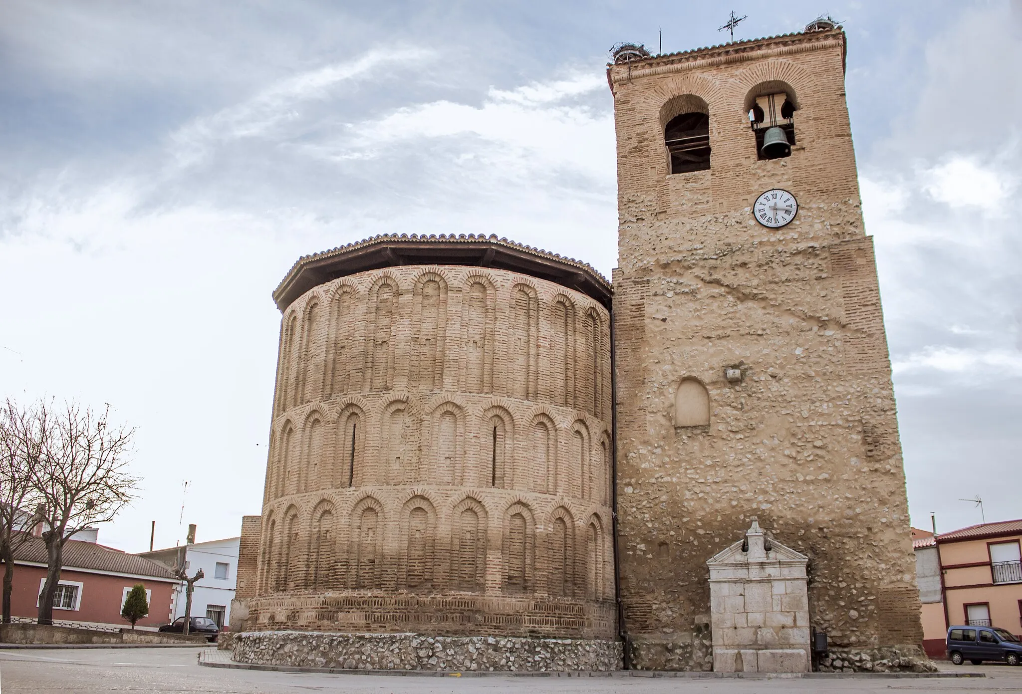 Photo showing: Iglesia de Santiago Apóstol en Alcazarén. Fotografía tomada con Canon EOS 700D, objetivo 18-55 IS II STM