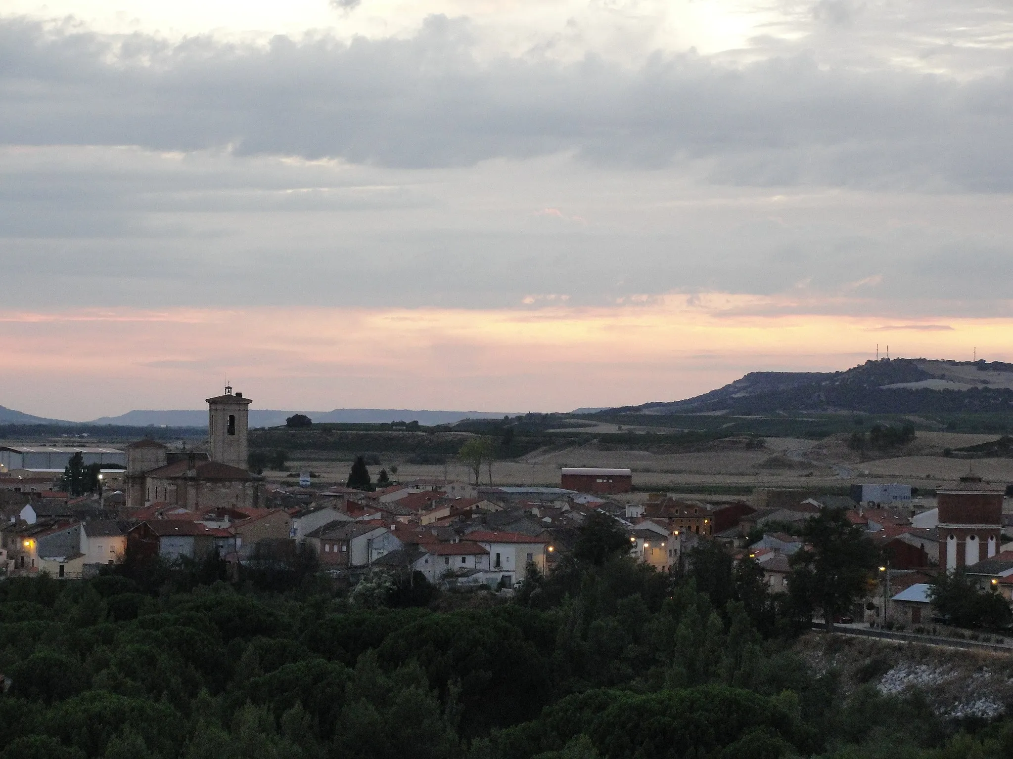 Photo showing: vista del pueblo desde las bodegas