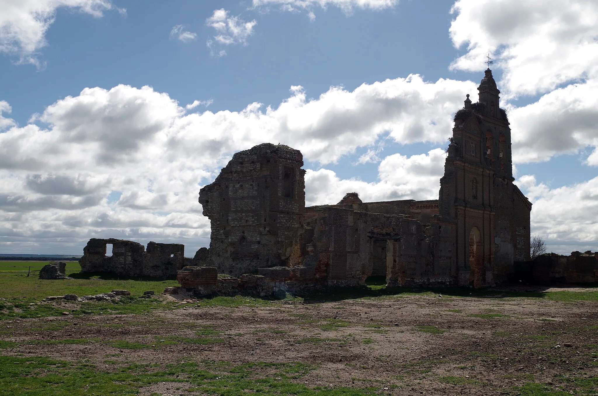 Photo showing: Ruins of the church of Saint Paul in San Pablo de la Moraleja (Valladolid, Spain).