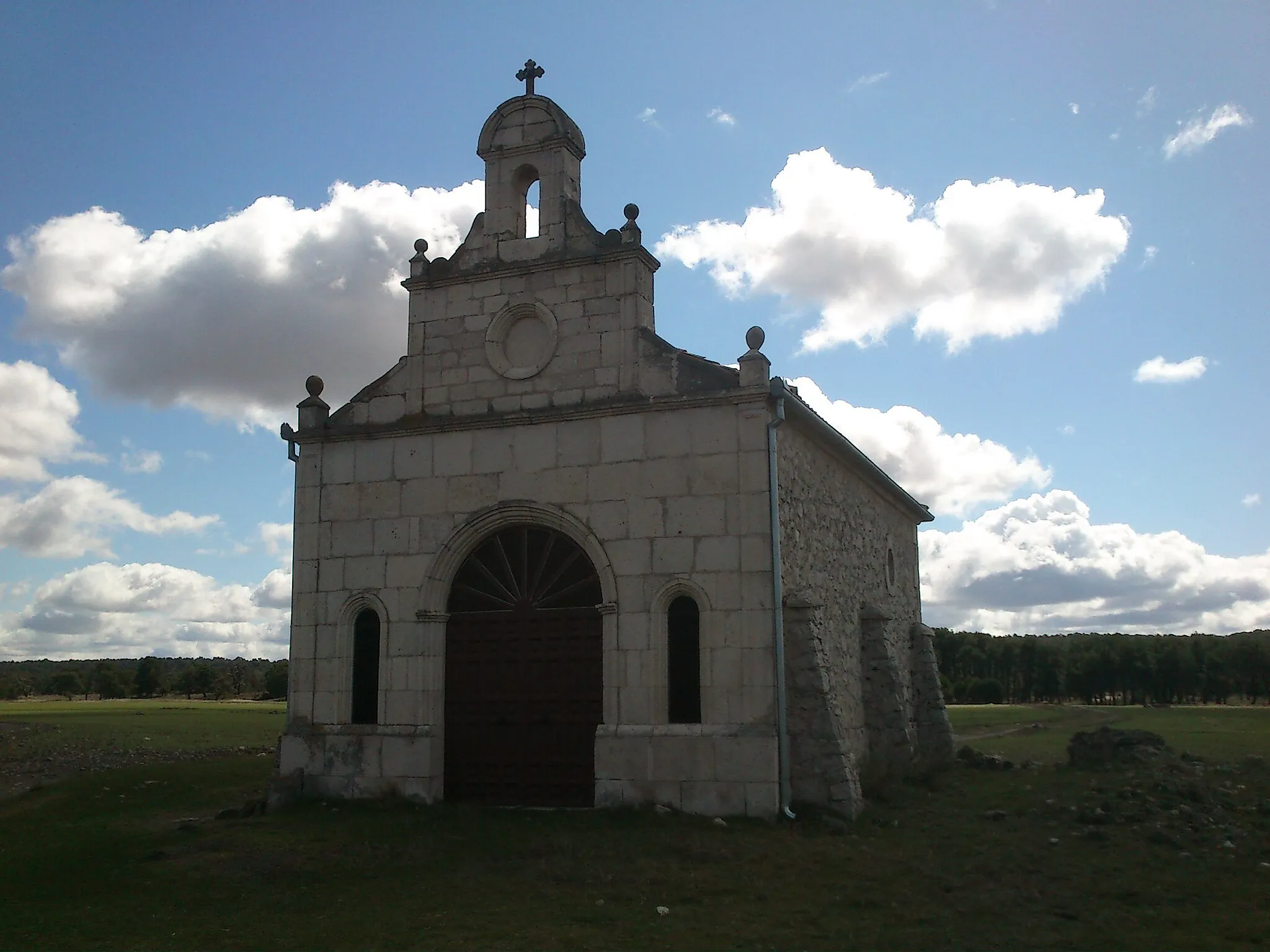 Photo showing: Ermita del Cristo del Amparo, en la localidad de Camporredondo (provincia de Valladolid, España).
