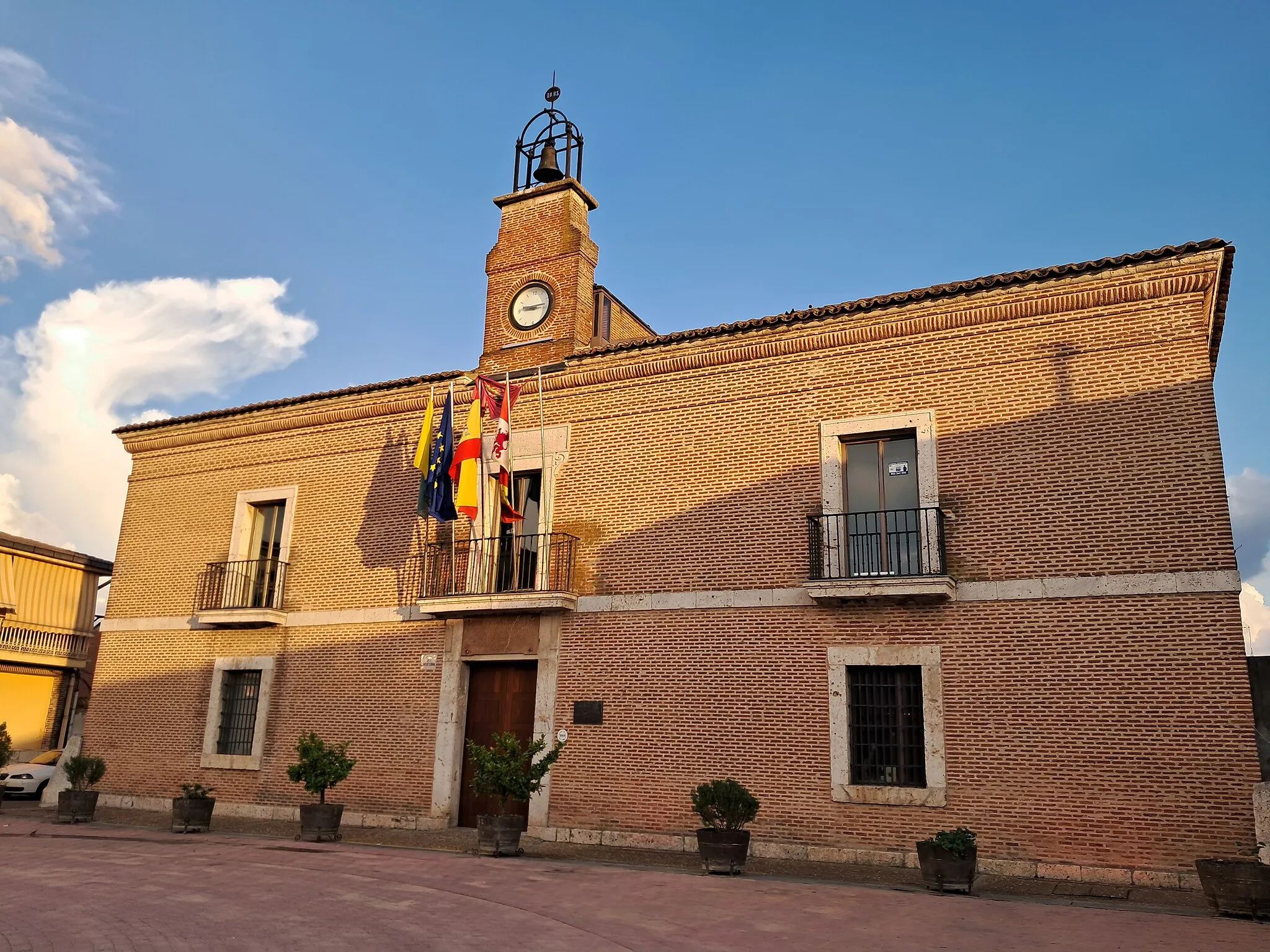 Photo showing: Ayuntamiento de Alaejos.