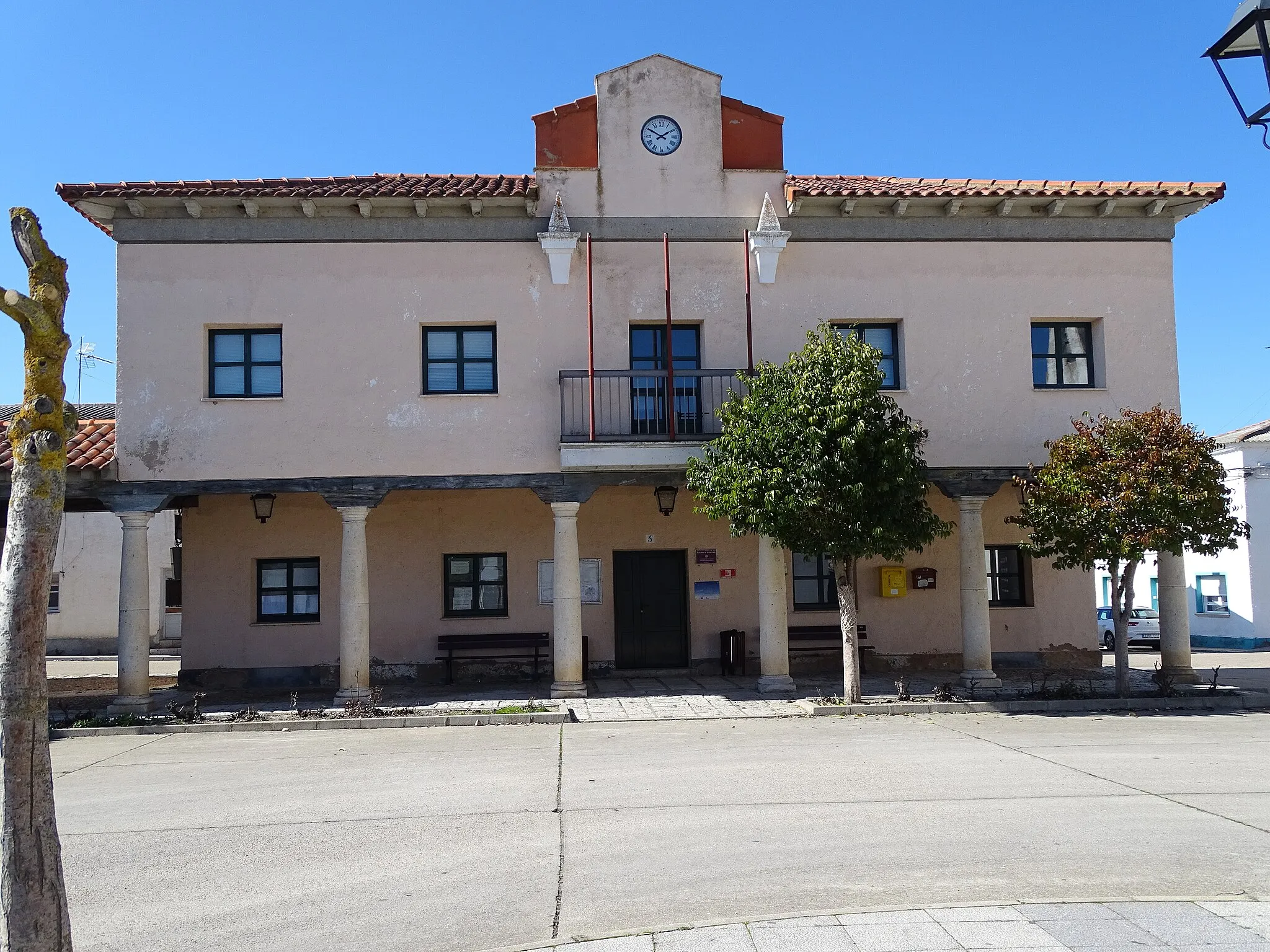 Photo showing: Foncastín (Valladolid, España).
Casa del Ayuntamiento pedáneo.