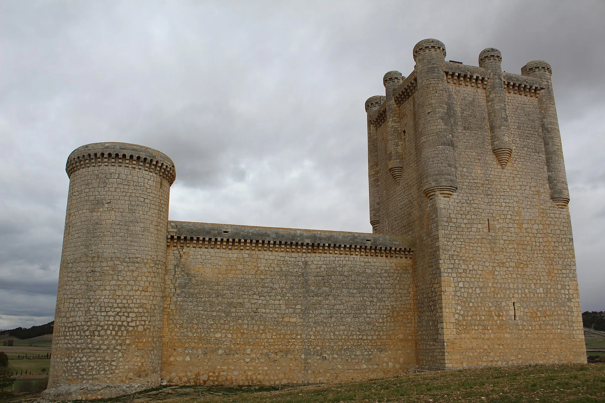 Photo showing: Castillo de Torrelobatón en vista lateral