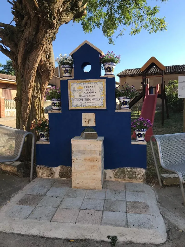 Photo showing: Fuente conmemorativa a la figura de Eugenio Merino