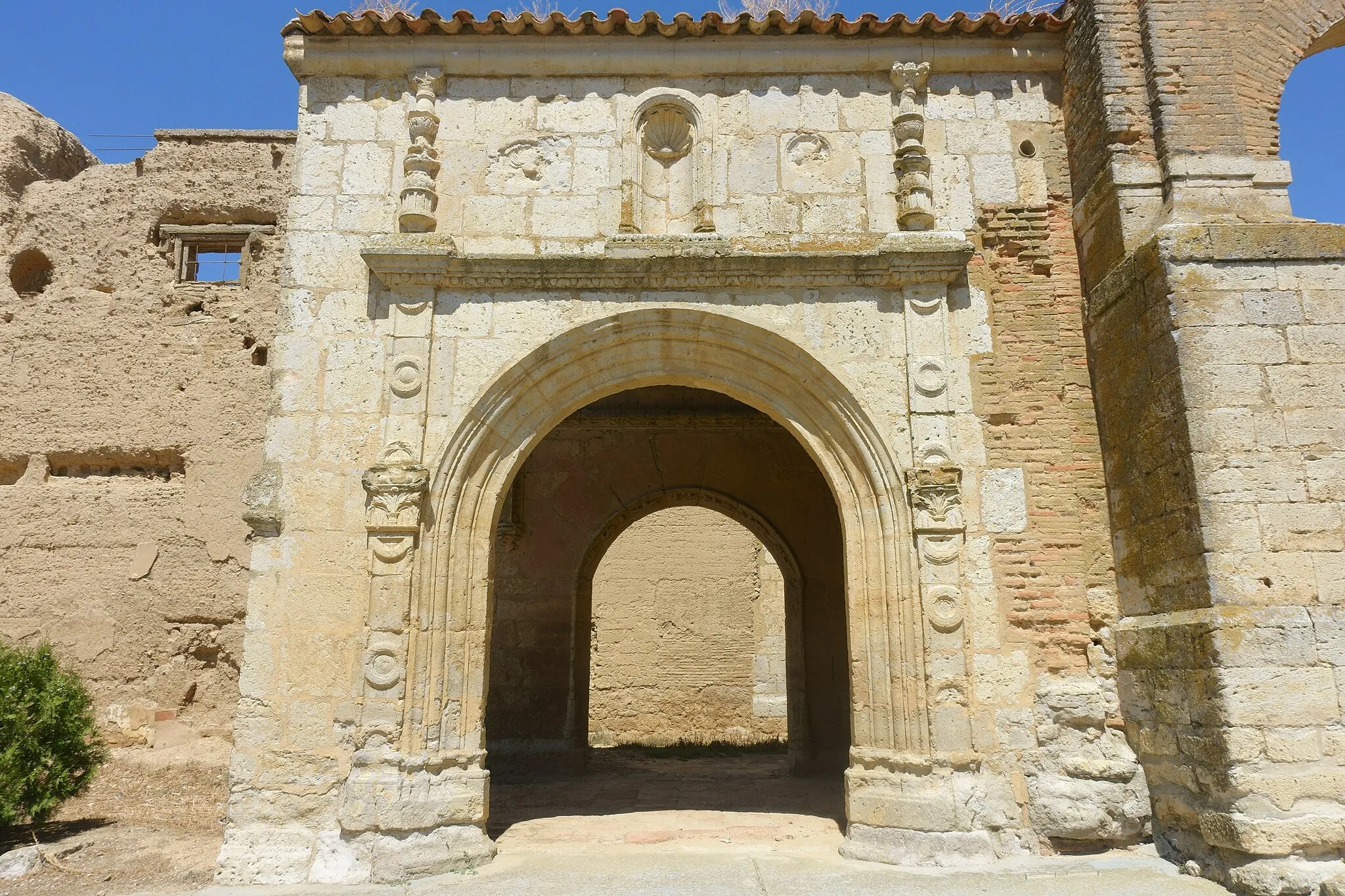 Photo showing: Ruinas de la iglesia de San Juan, Moral de la Reina (Valladolid, España).