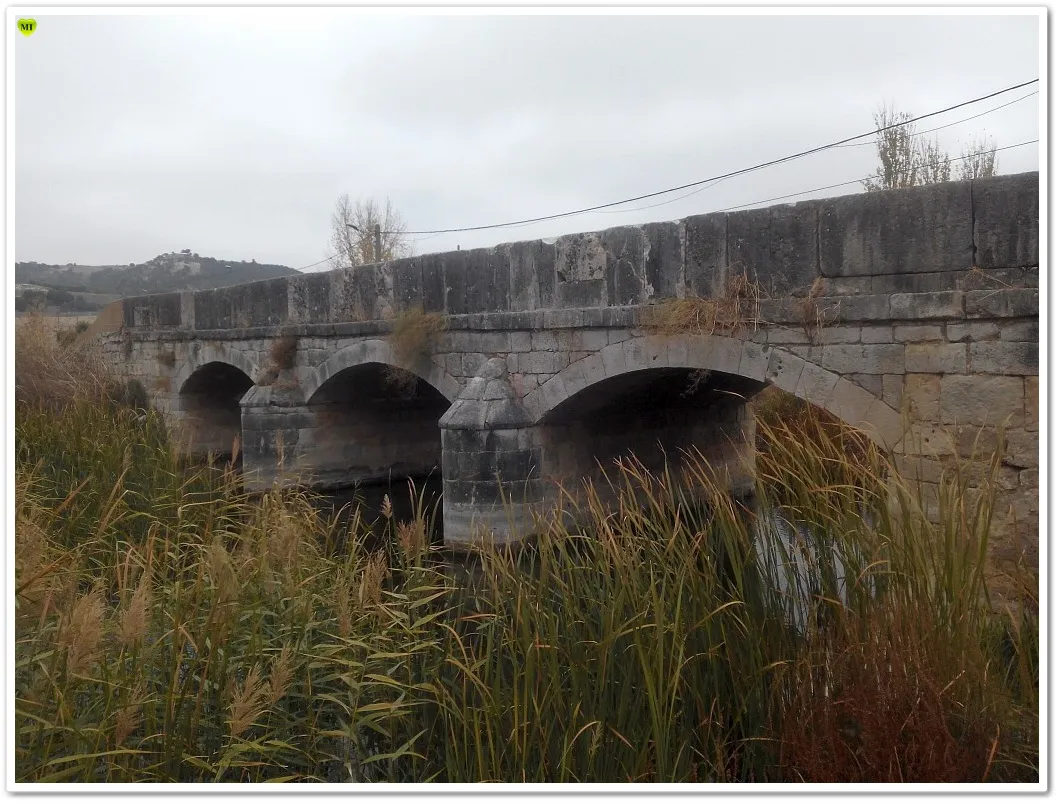 Photo showing: Puente sobre el río Esgueva (Olmos de Esgueva)