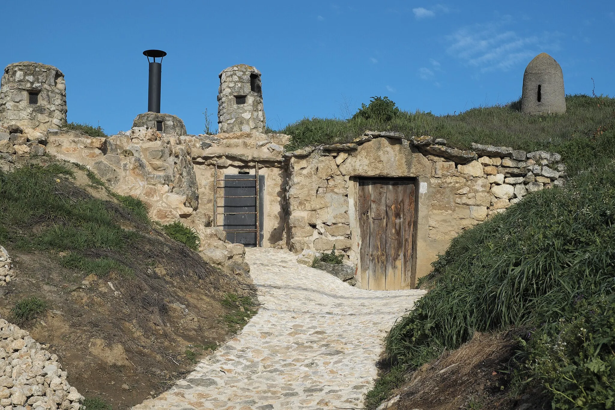 Photo showing: Bodegas in Mucientes in der Provinz Valladolid (Kastilien-León/Spanien)