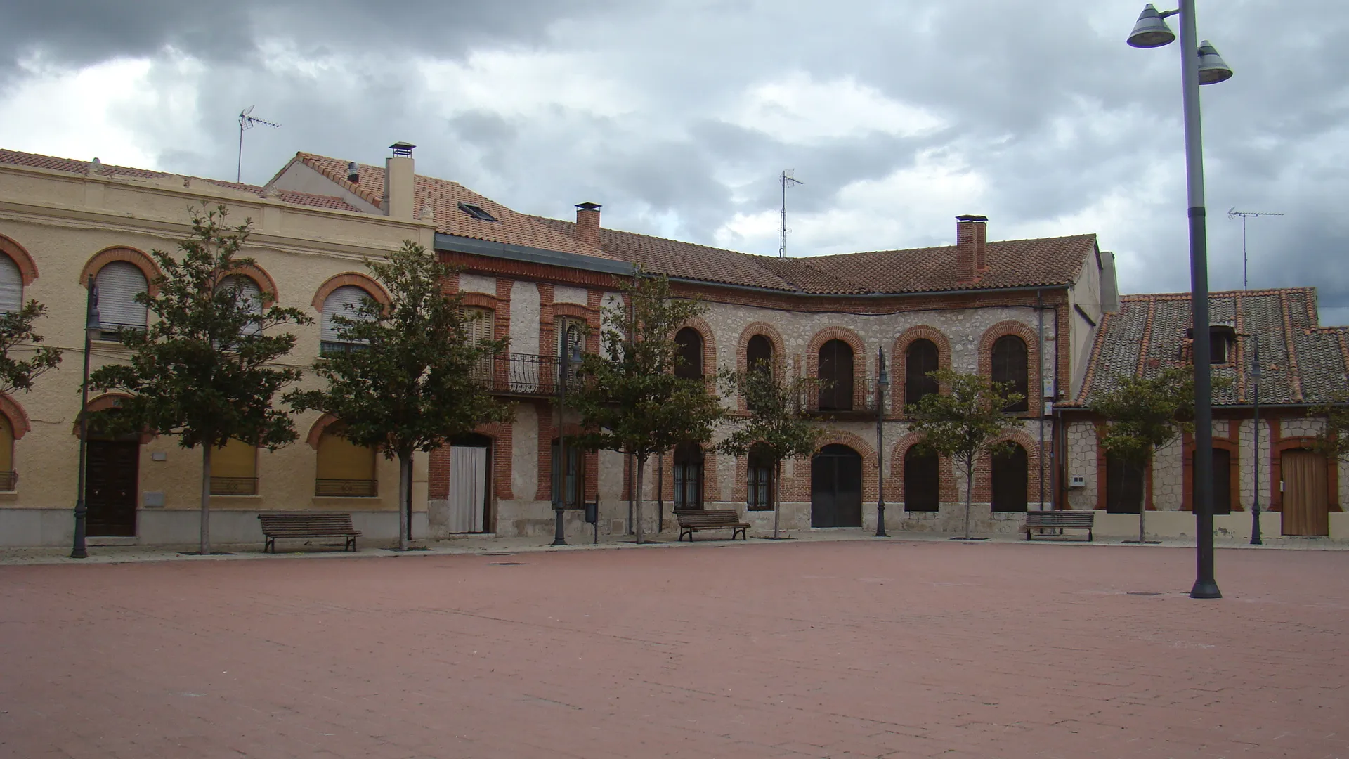 Photo showing: Pedrajas de San Esteban, Valladolid, España. Edificios en la plaza Mayor.