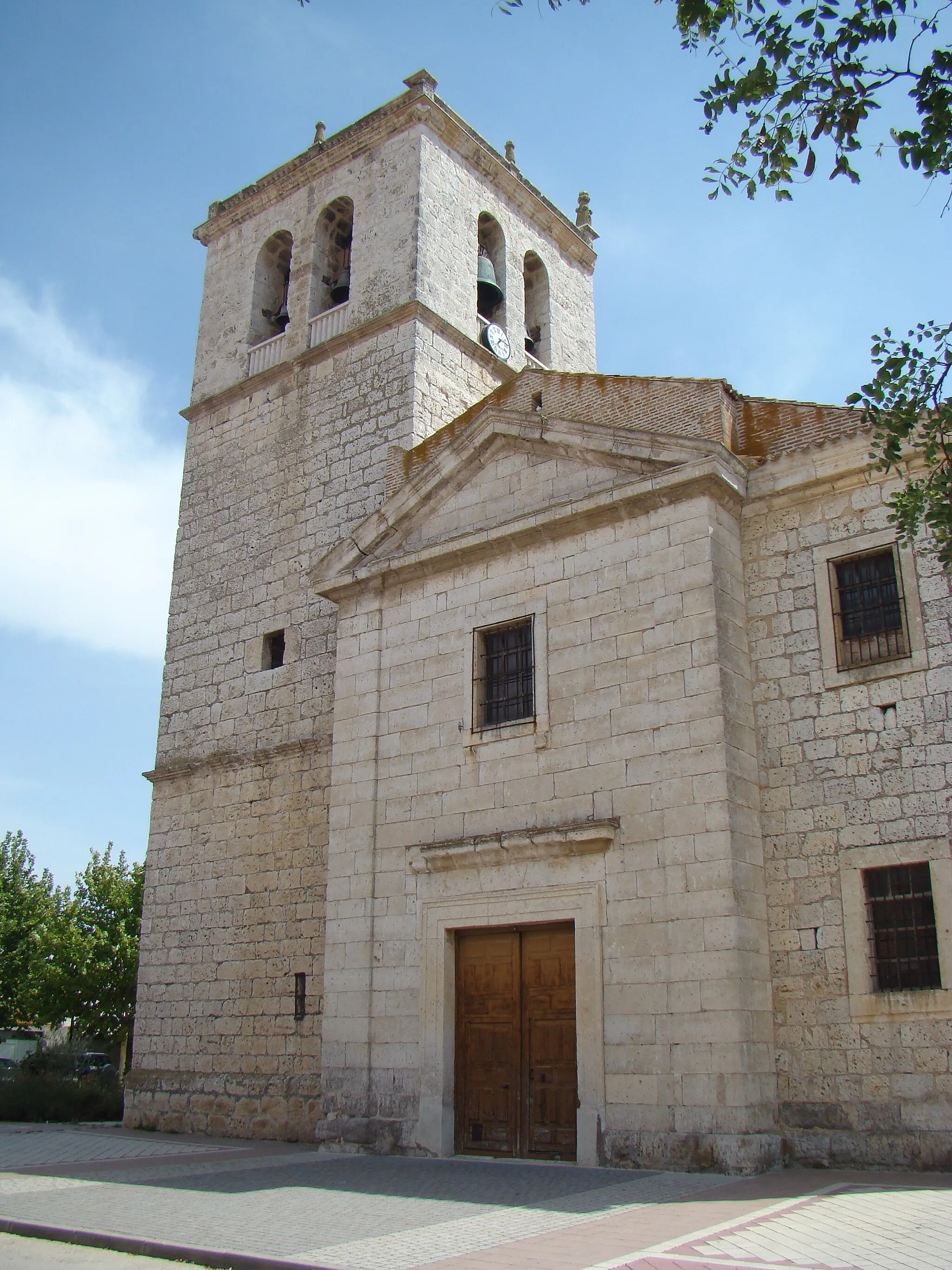 Photo showing: La Pedraja de Portillo en la provincia de Valladolid (España). Iglesia y torre de la Asunción.