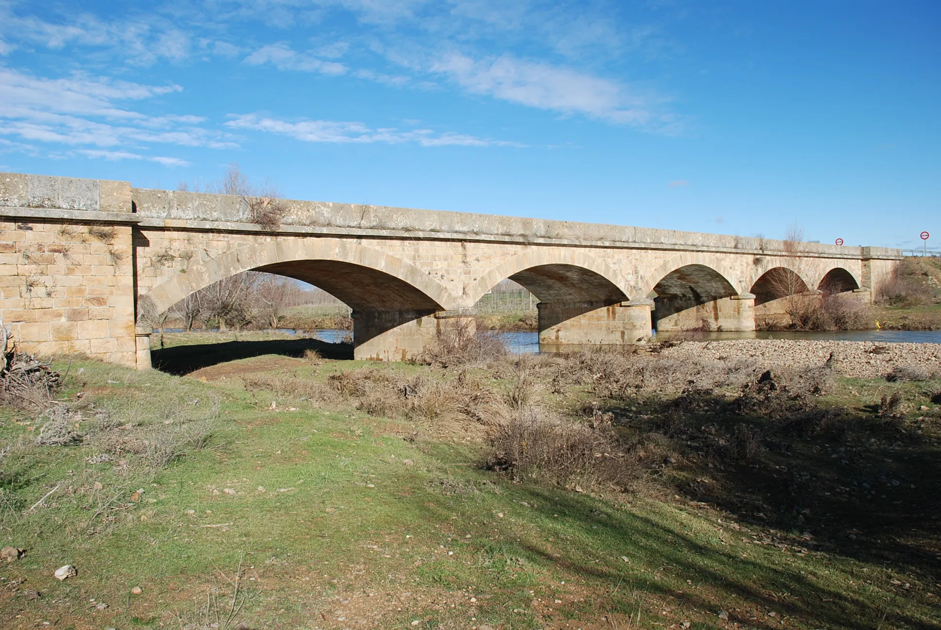 Photo showing: Bridge over Valdavia River in Villaeles de Valdavia (Palencia, Spain). Early XX century.