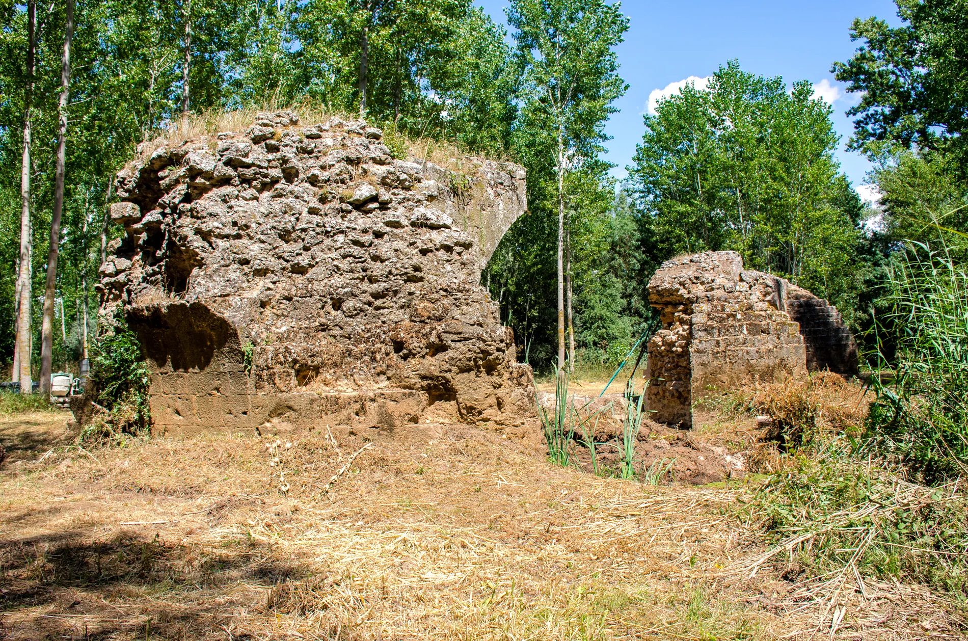 Photo showing: Ruinas del Puente de San Pedro Royales tras la finalización de la campaña arqueológica de 2021.