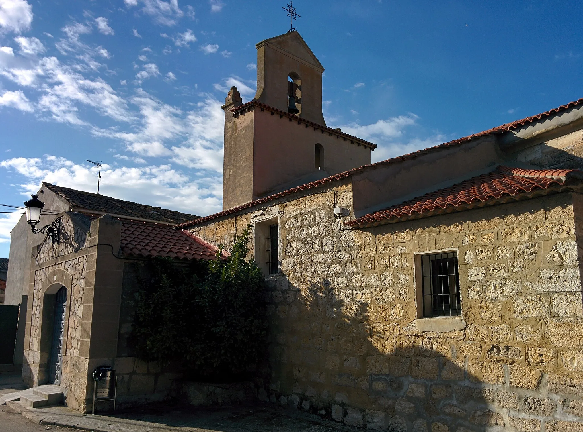 Photo showing: Iglesia de San Babiles, en Población de Cerrato (Palencia, España).