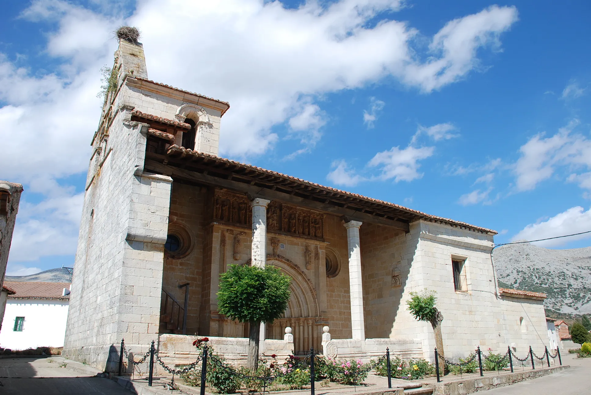 Photo showing: Church of La Transfiguración in Traspeña de la Peña (Palencia, Castile and León).