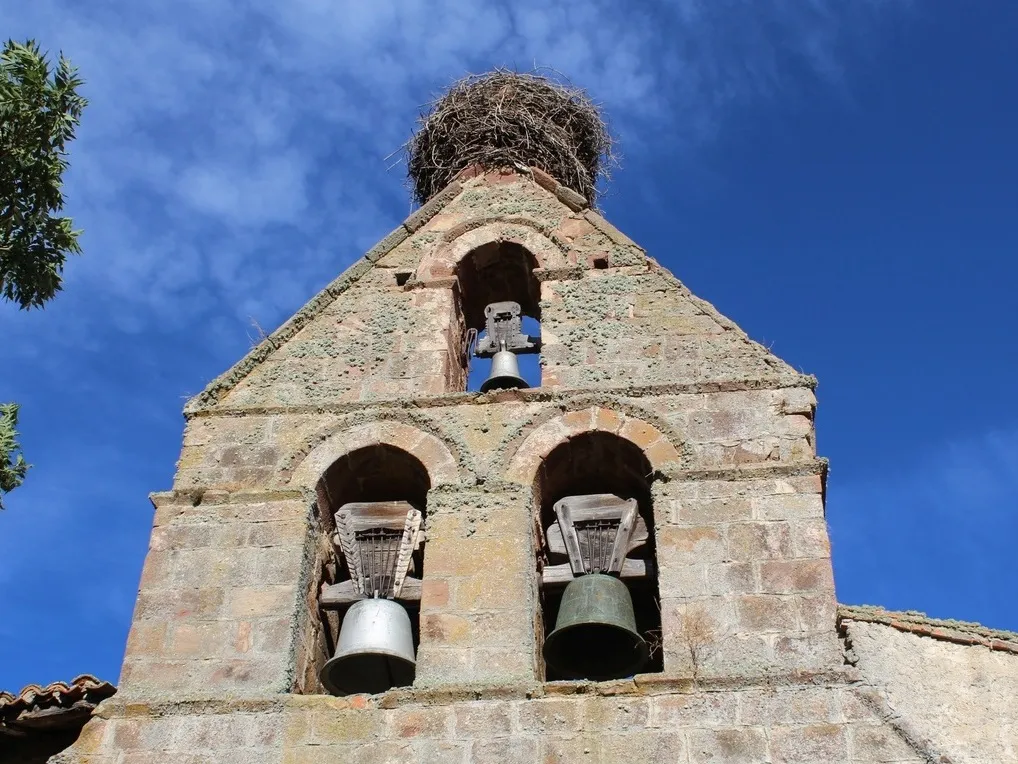 Photo showing: Espadaña de la iglesia de San Saturnino