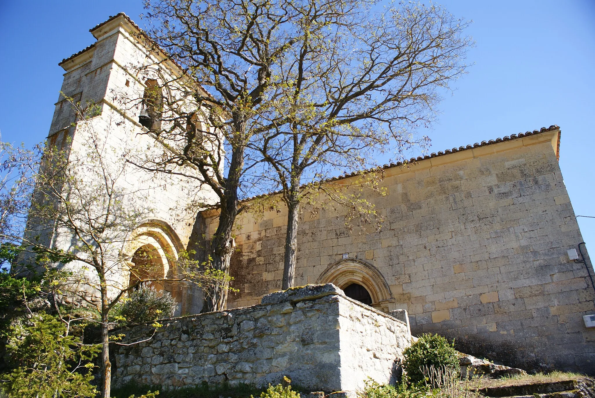 Photo showing: Vista de la Iglesia de San Juan de Santibáñez de Ecla, provincia de Palencia, España. Siglo XIV.