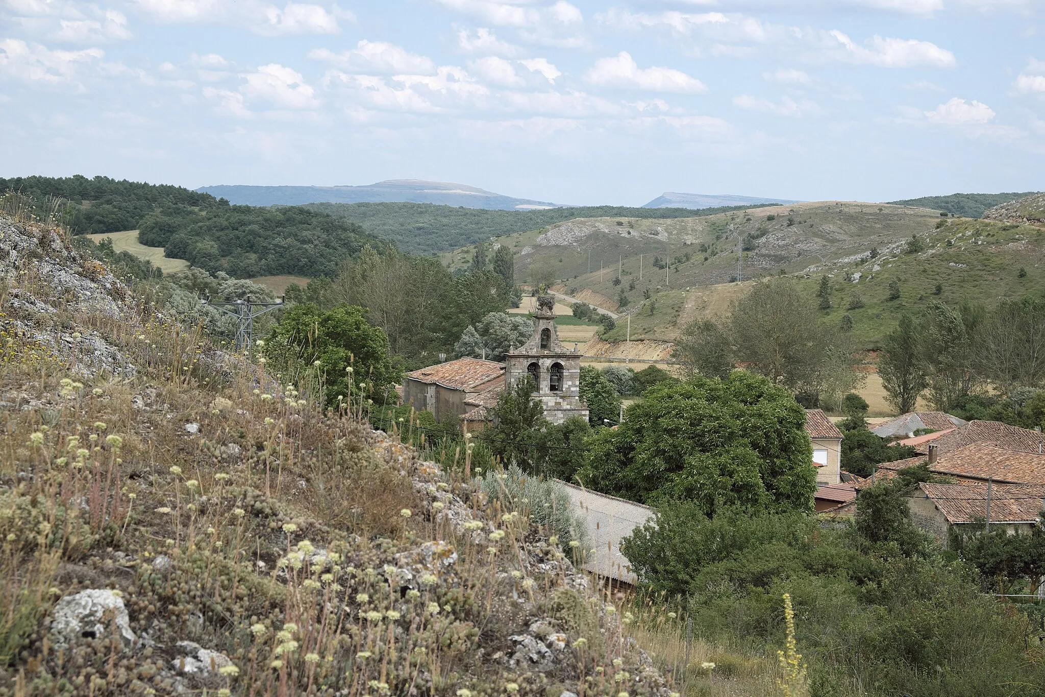 Photo showing: Vallespinoso de Aguilar in der Provinz Palencia (Kastilien-León/Spanien), Blick auf die katholische Pfarrkirche Santos Julián y Basilisa, erbaut im 16. Jahrhundert