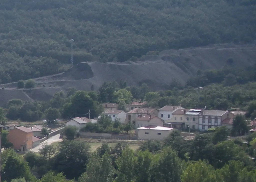 Photo showing: Escombreras en la localidad de Barruelo de Santullán, en Palencia.