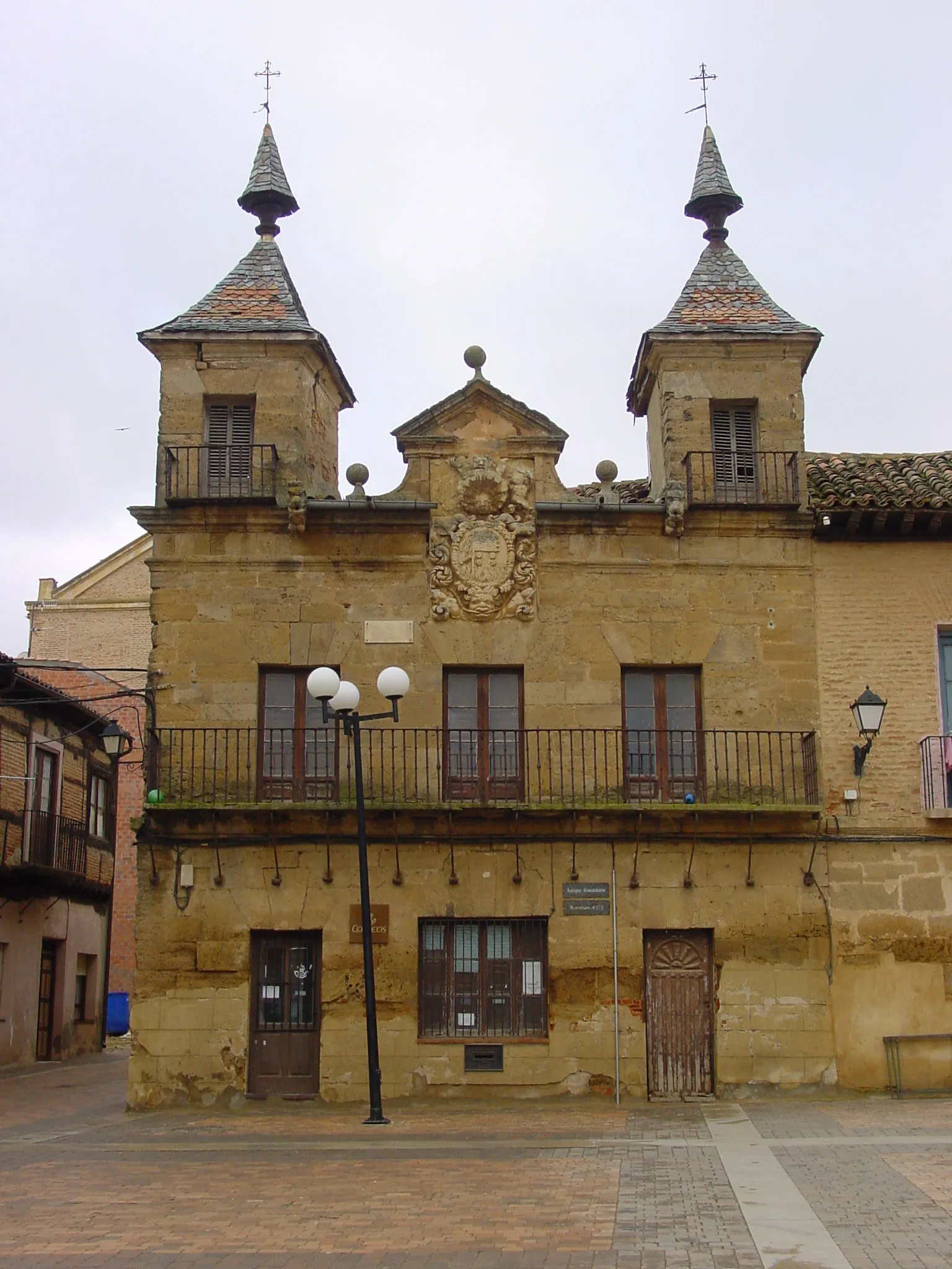 Photo showing: Valderas (León, España). Edificio de Correos en la antigua Casa Consistorial (1701).