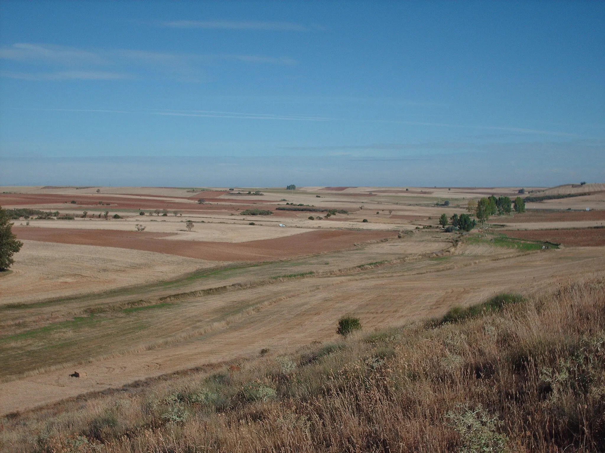 Photo showing: Foto del valle de Matanza de los Oteros tomada en el verano de 2010 durante el Senderismo