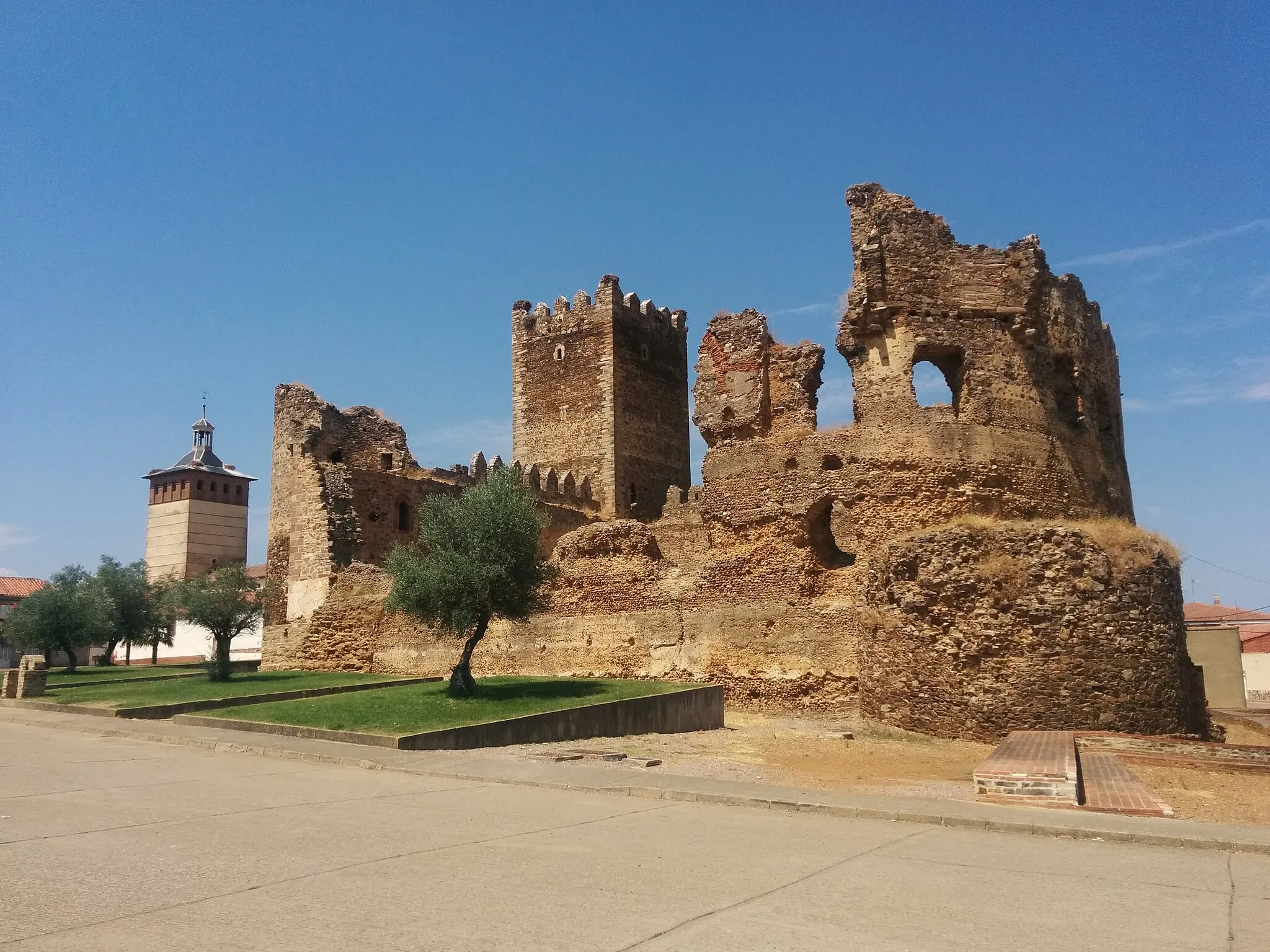 Photo showing: Castillo de Laguna de Negrillos