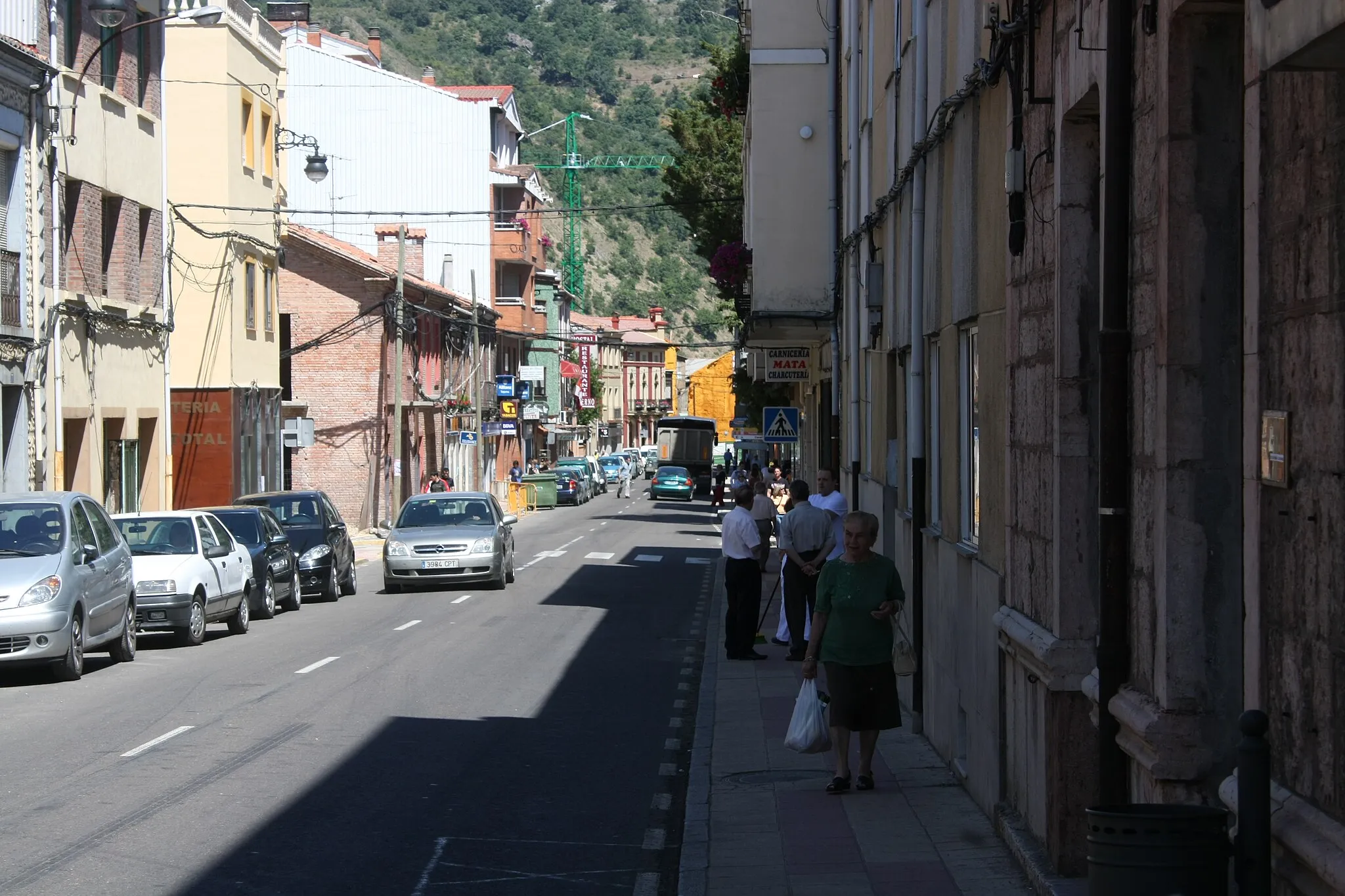 Photo showing: View on the main street of the town of Cistierna, Spain.
