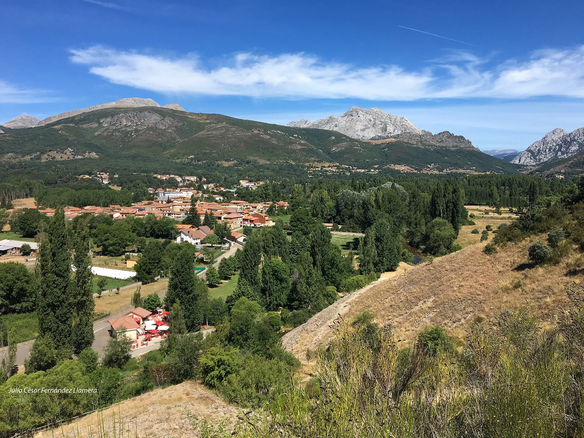Photo showing: View from the viewpoint at La Vecilla