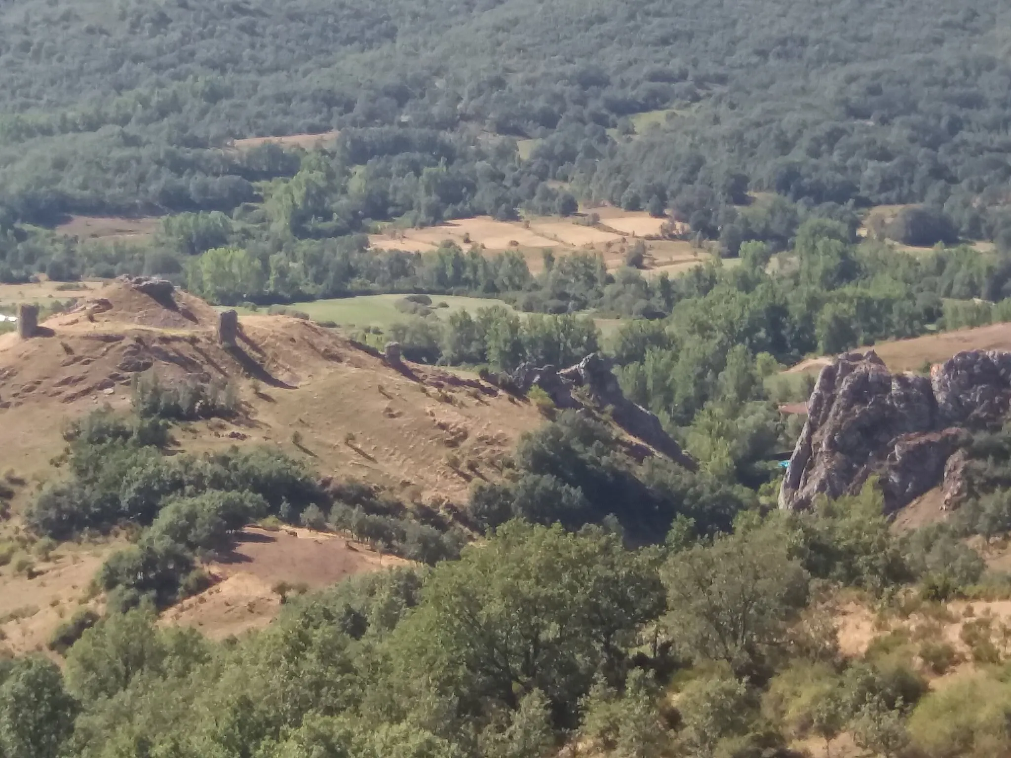 Photo showing: Castillo de los Guzmanes, restos en el pueblo de Aviados, León