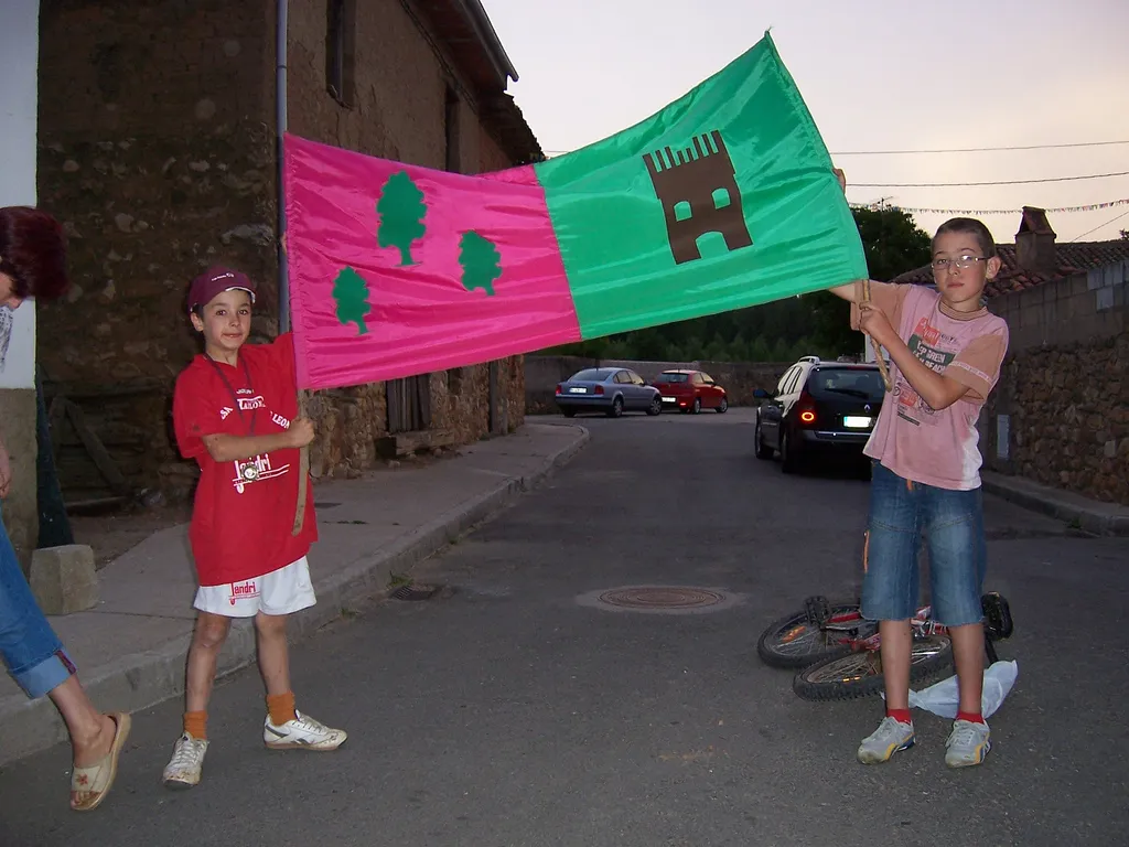 Photo showing: Bandera de La Mata de Curueño, en el municipio de Santa Colomba de Curueño (León, España)