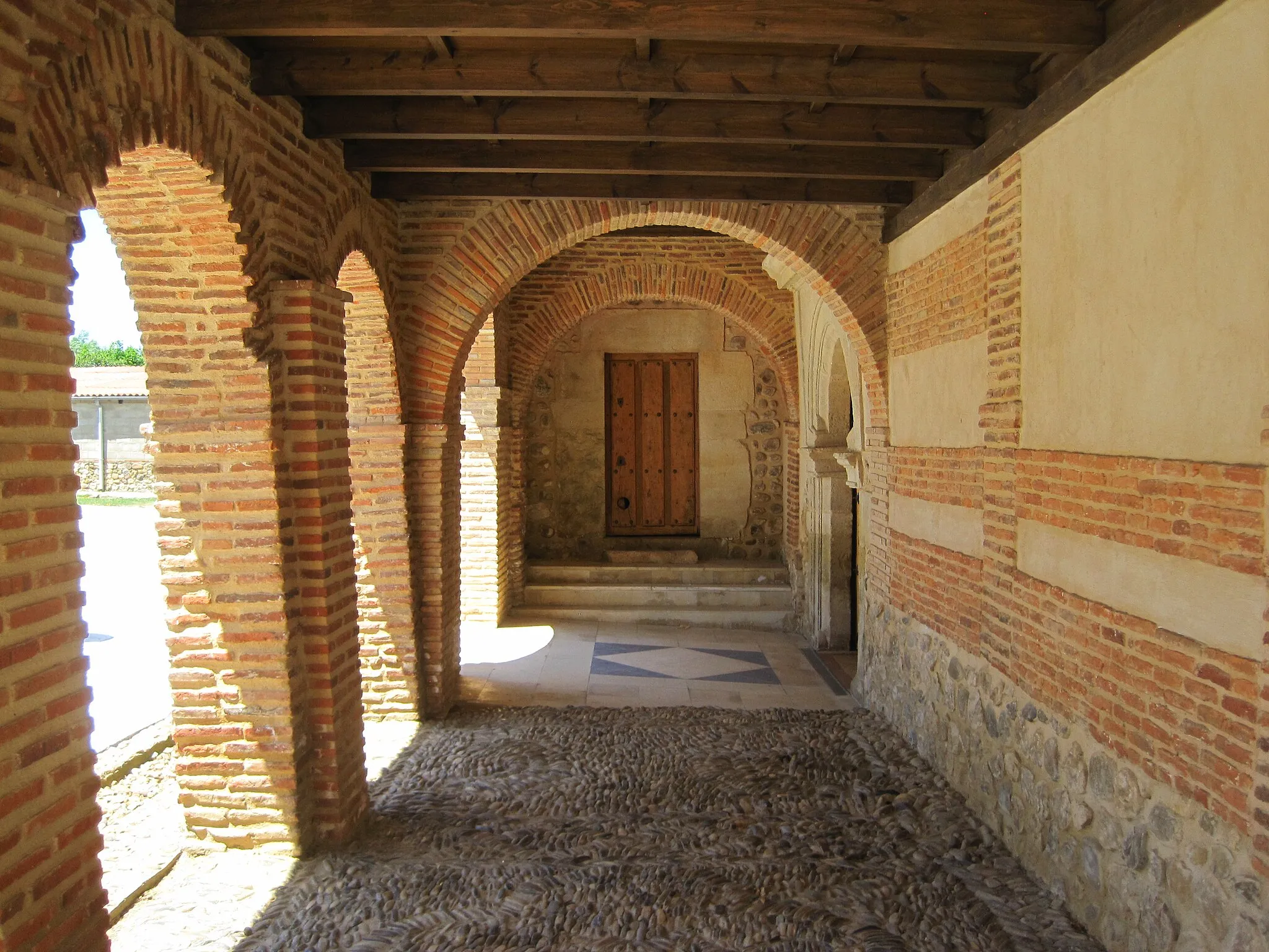 Photo showing: Iglesia de San Juan Bautista, en Cerezales del Condado (León, España).